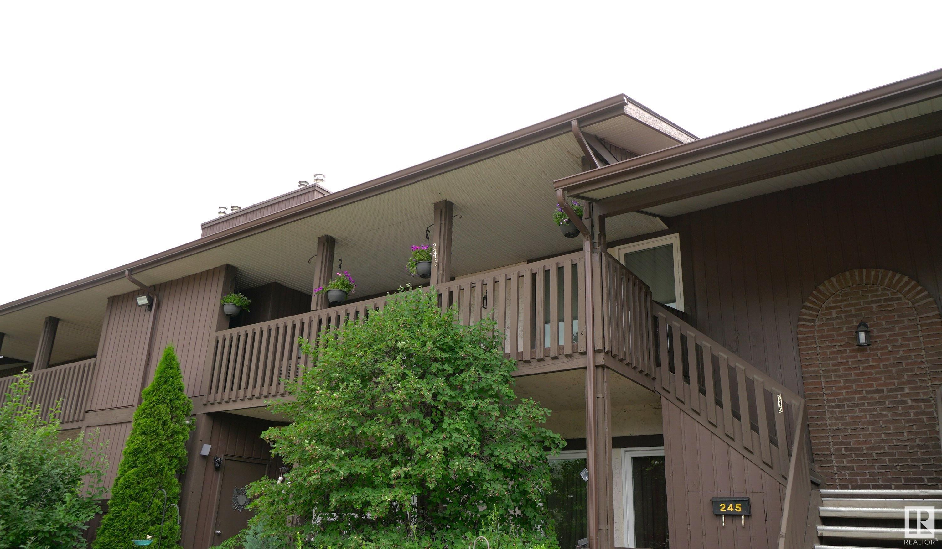 245 Surrey Gardens Gd NW, Edmonton, AB T5T 1Z3