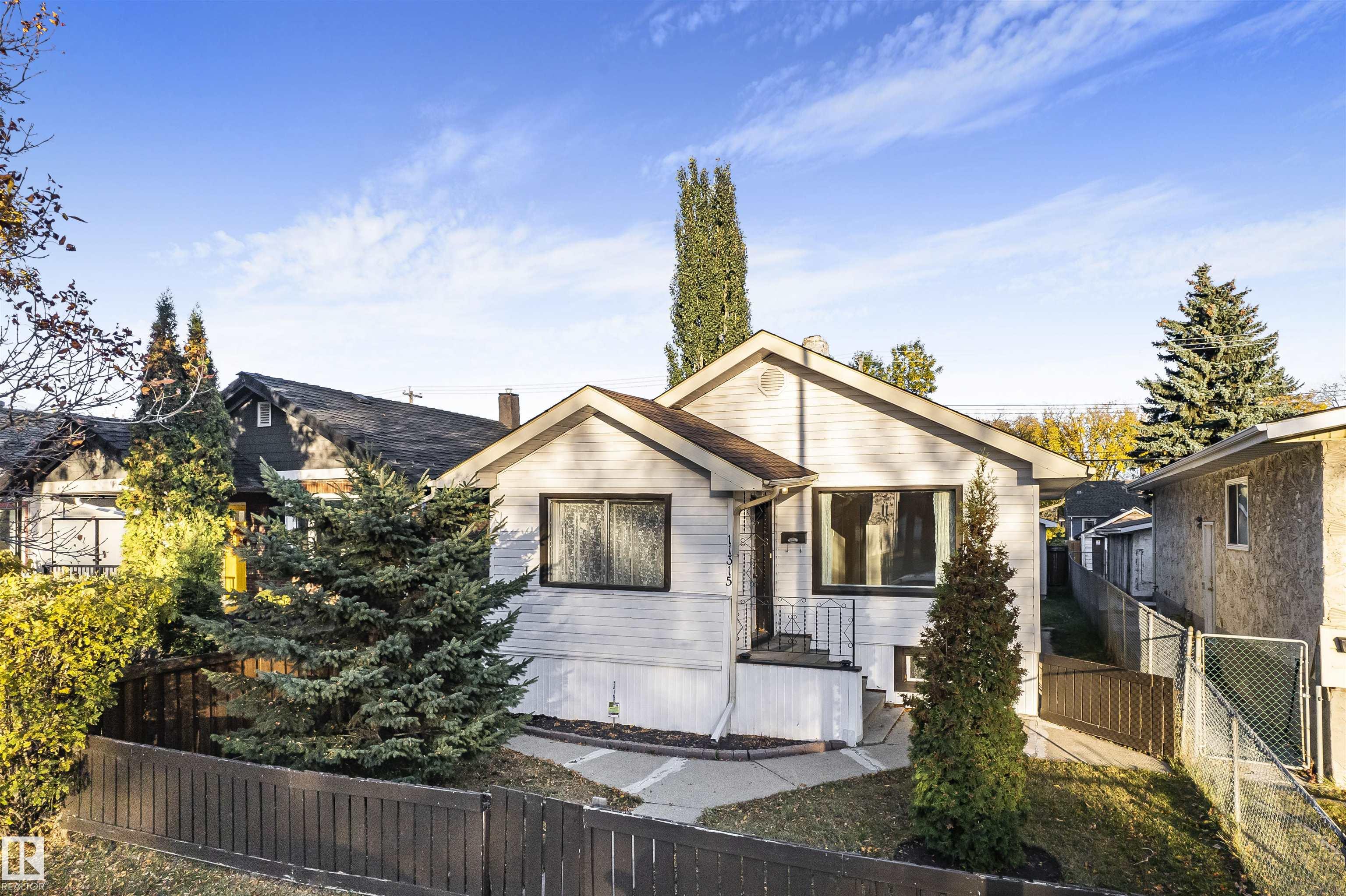 97 St Nw Unit 11315 St, Edmonton, AB T5G 1X3