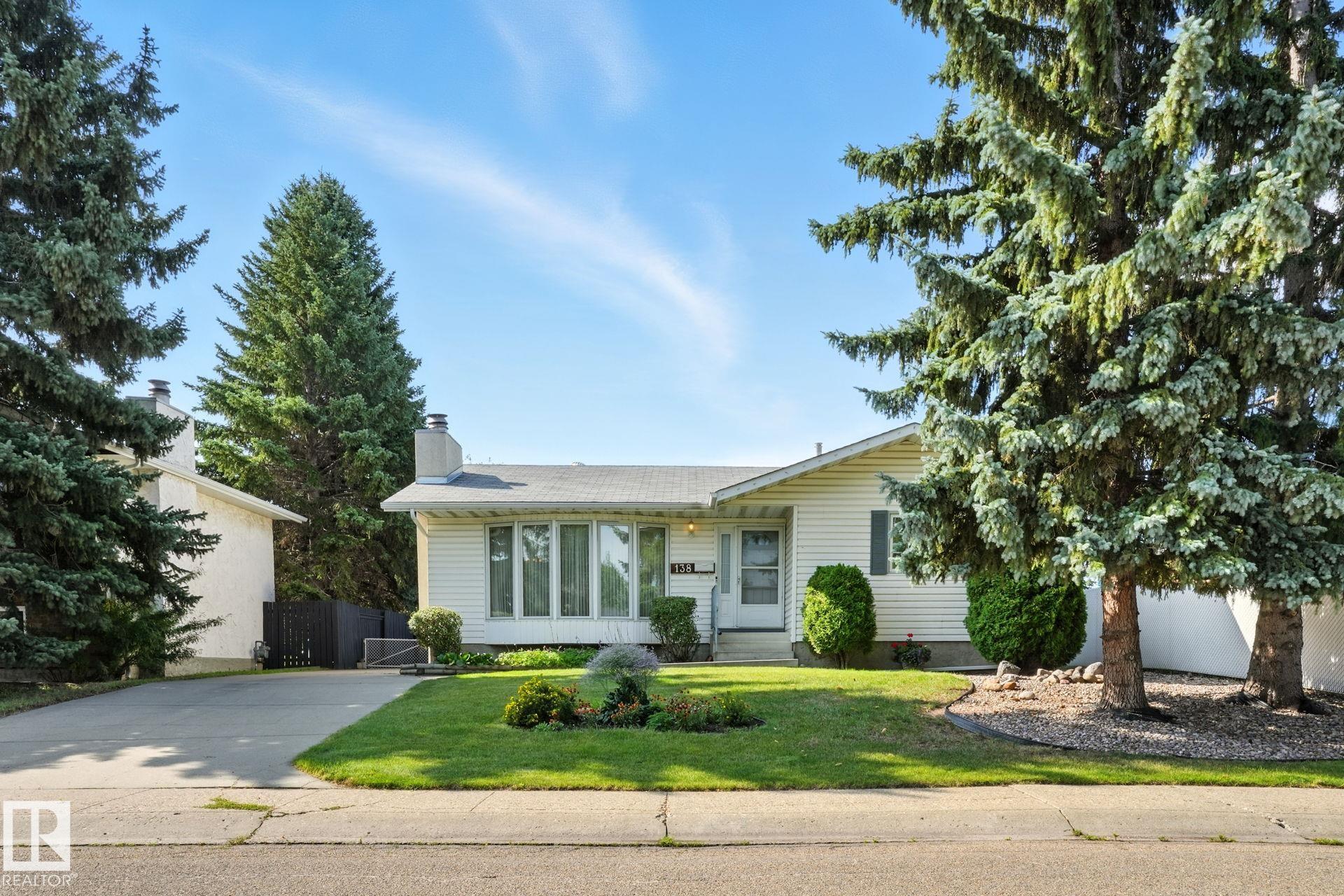 138 Harrison Dr NW, Edmonton, AB T5A 2R4