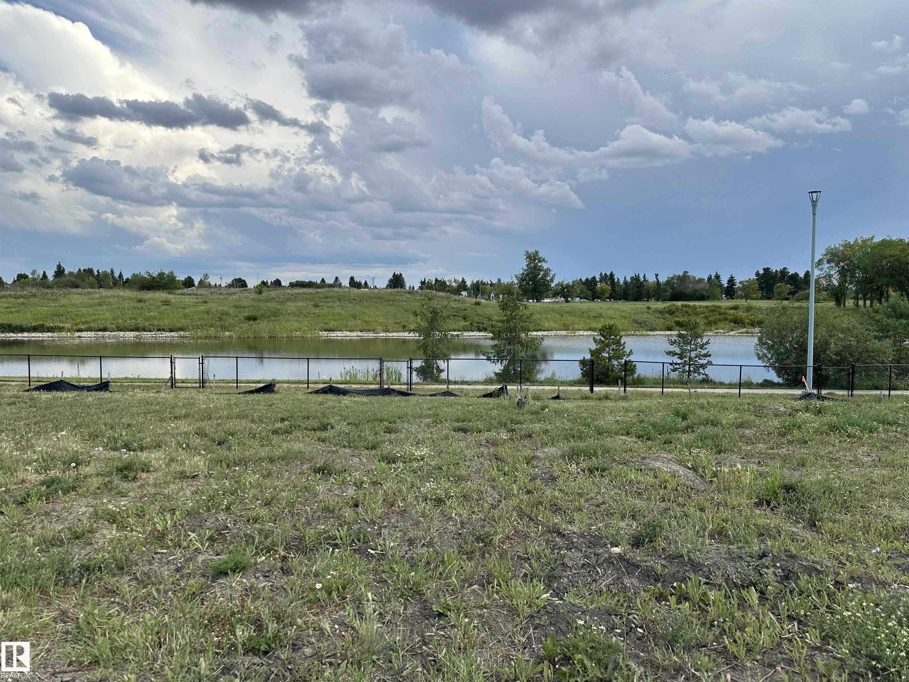 156 Av Nw Unit 9227 Ave, Edmonton, AB T5Z 0S4