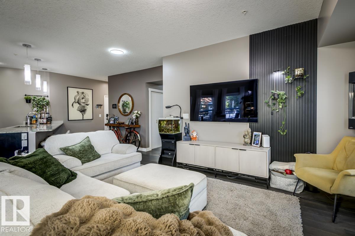 10126 144 Street Northwest #103, Edmonton, AB T5N 2T7