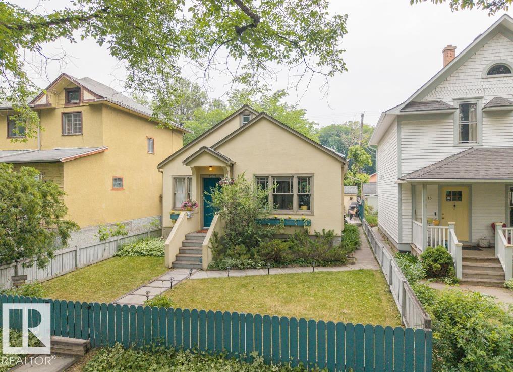 96 St Nw Unit 11719 St, Edmonton, AB T5G 1V1