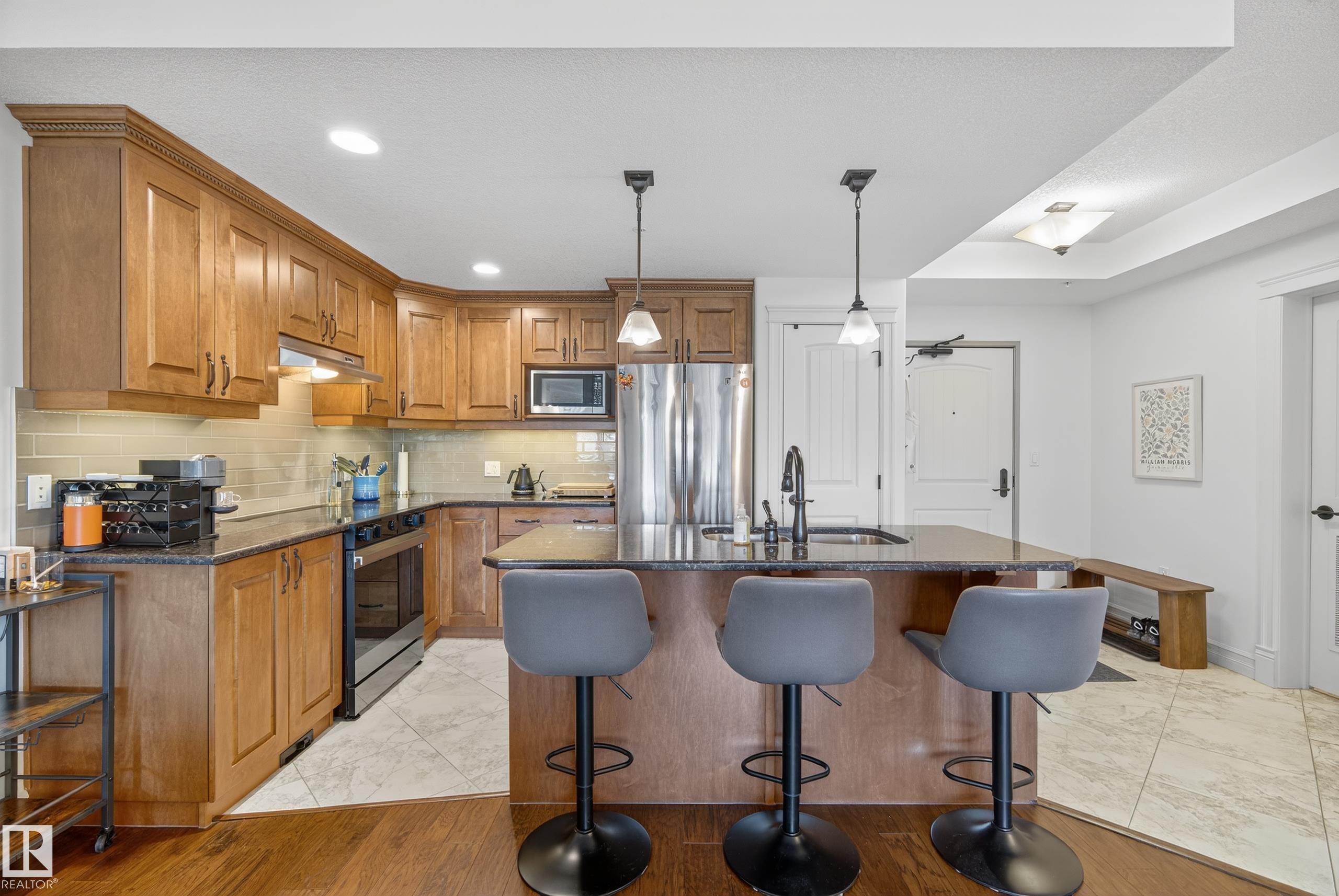 10142 111 Street Northwest #603, Edmonton, AB T5K 1K6