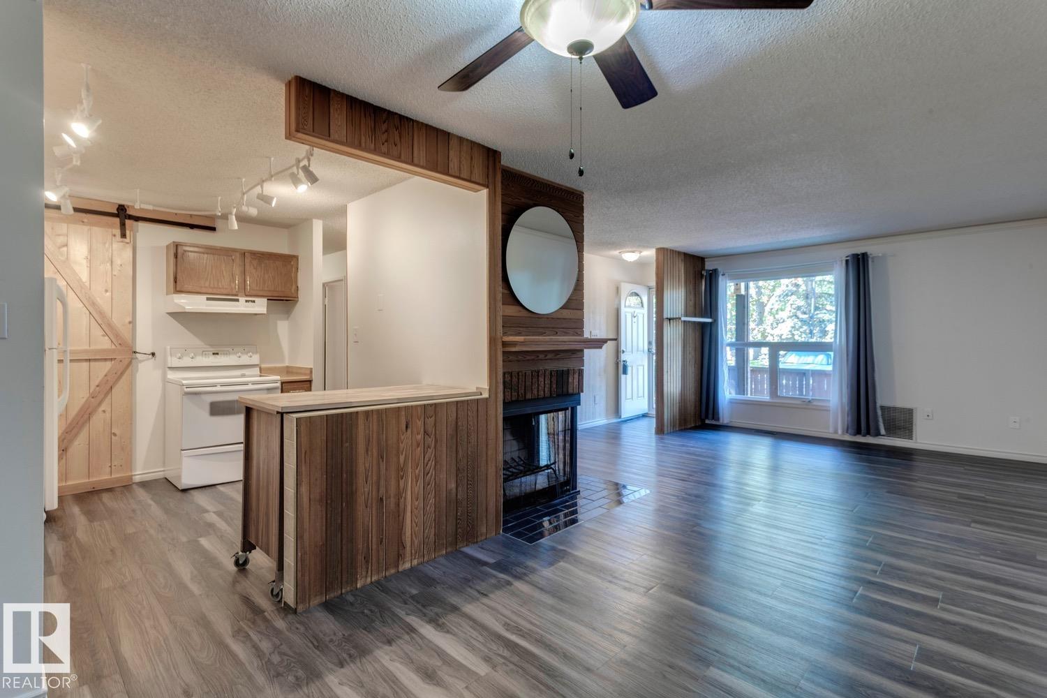 206 Surrey Gardens Gd NW, Edmonton, AB T5T 1Z3