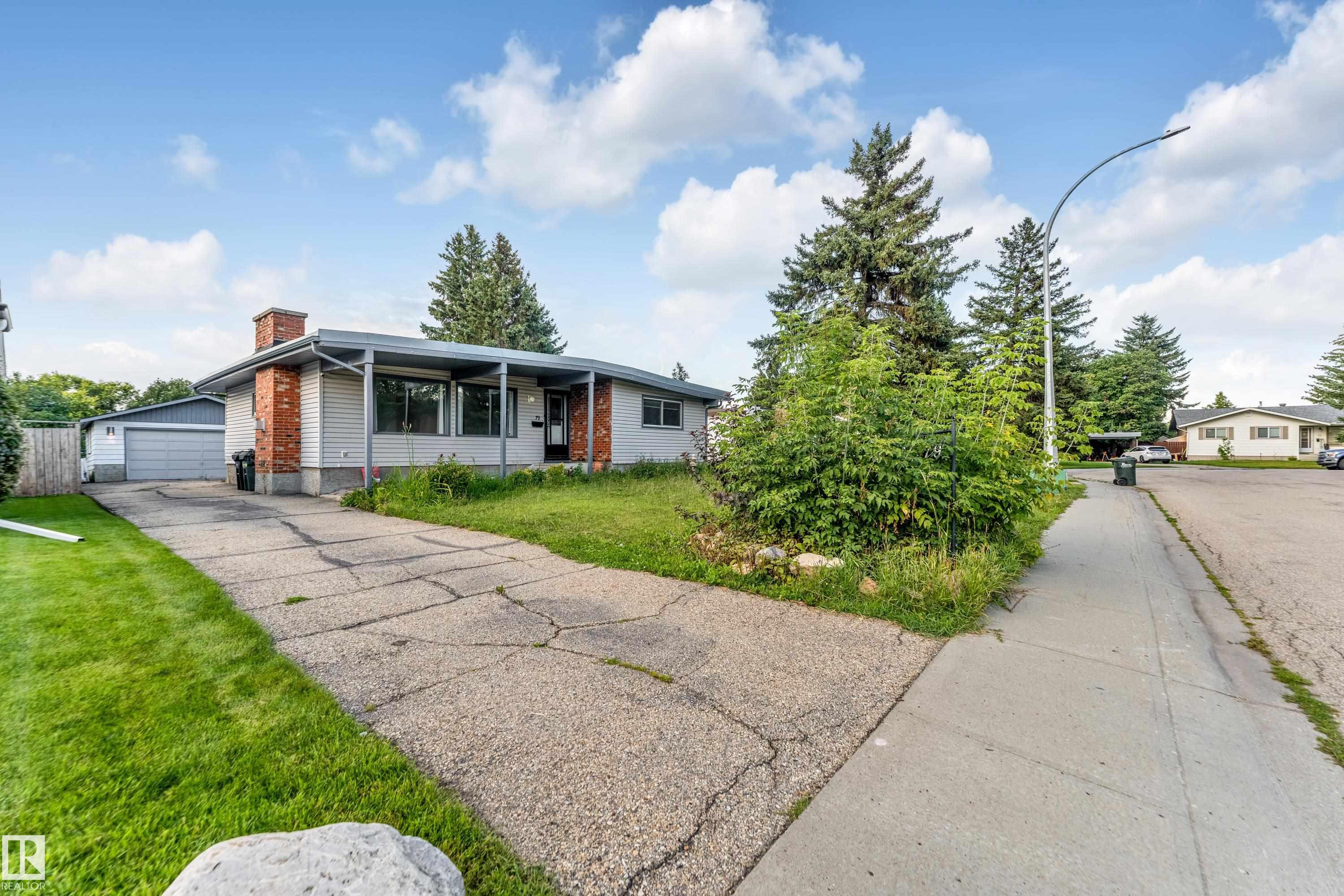 79 Garnet Cres, Sherwood Park, AB T8A 2S1
