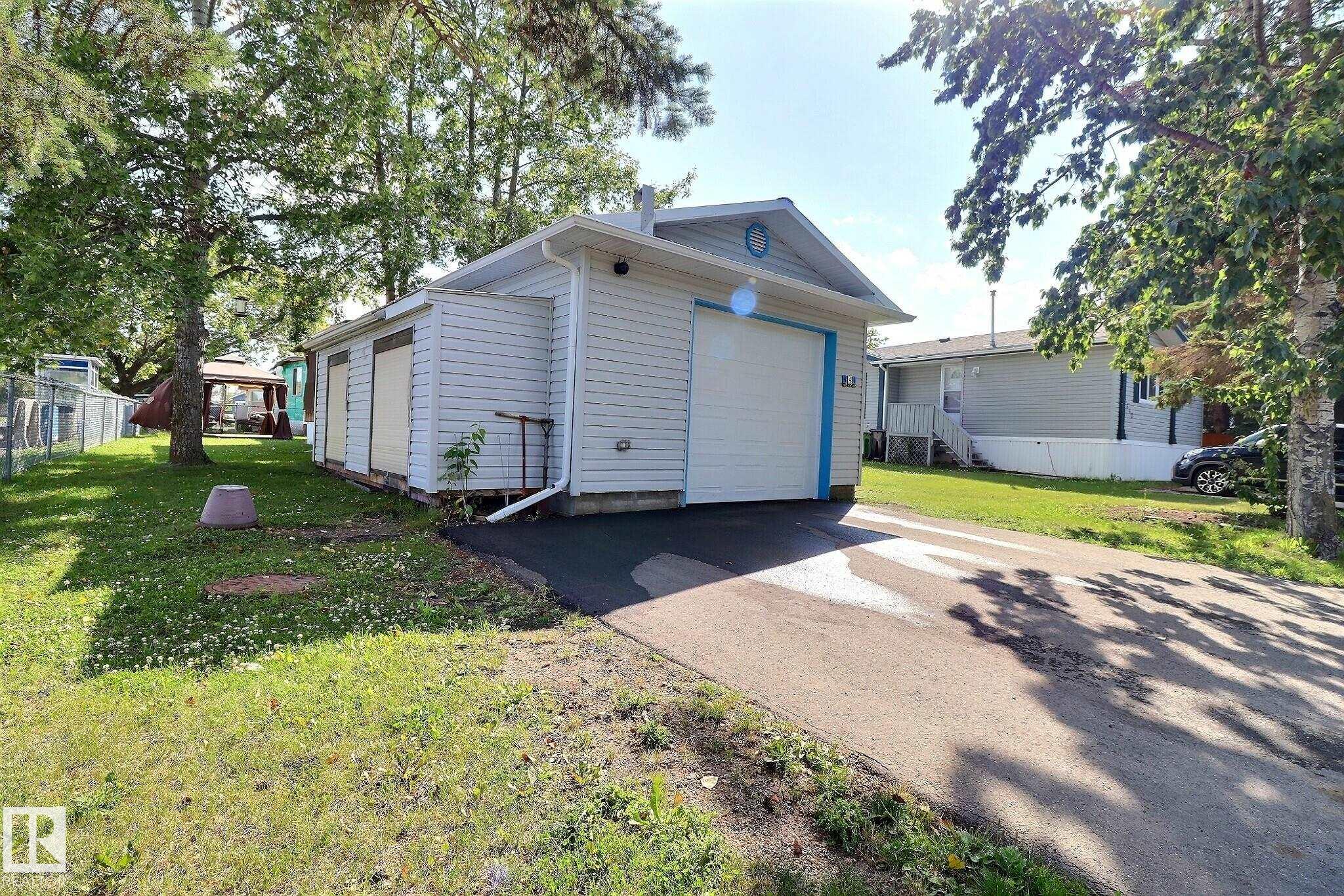 441 Cedar Ave NW, Edmonton, AB T5Y 4M2
