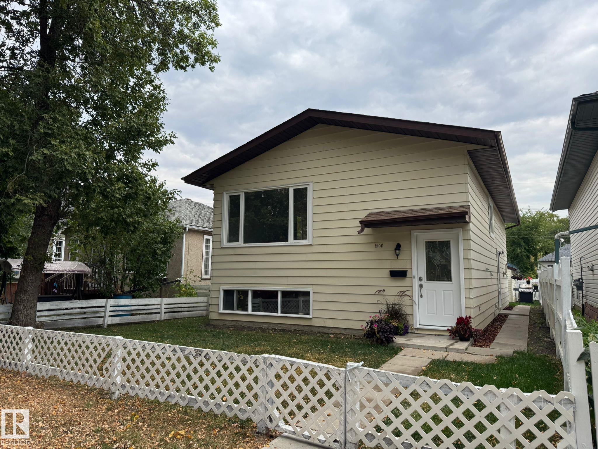 95 St Nw Unit 12011 St #a, Edmonton, AB T5G 1R6