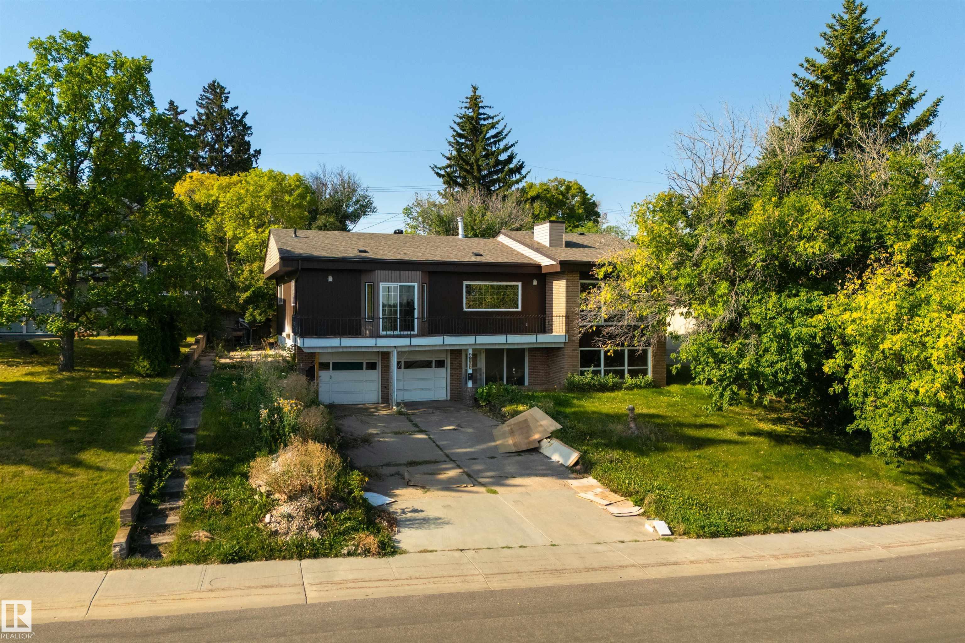 6507 Hardisty Dr NW, Edmonton, AB T6A 3V2