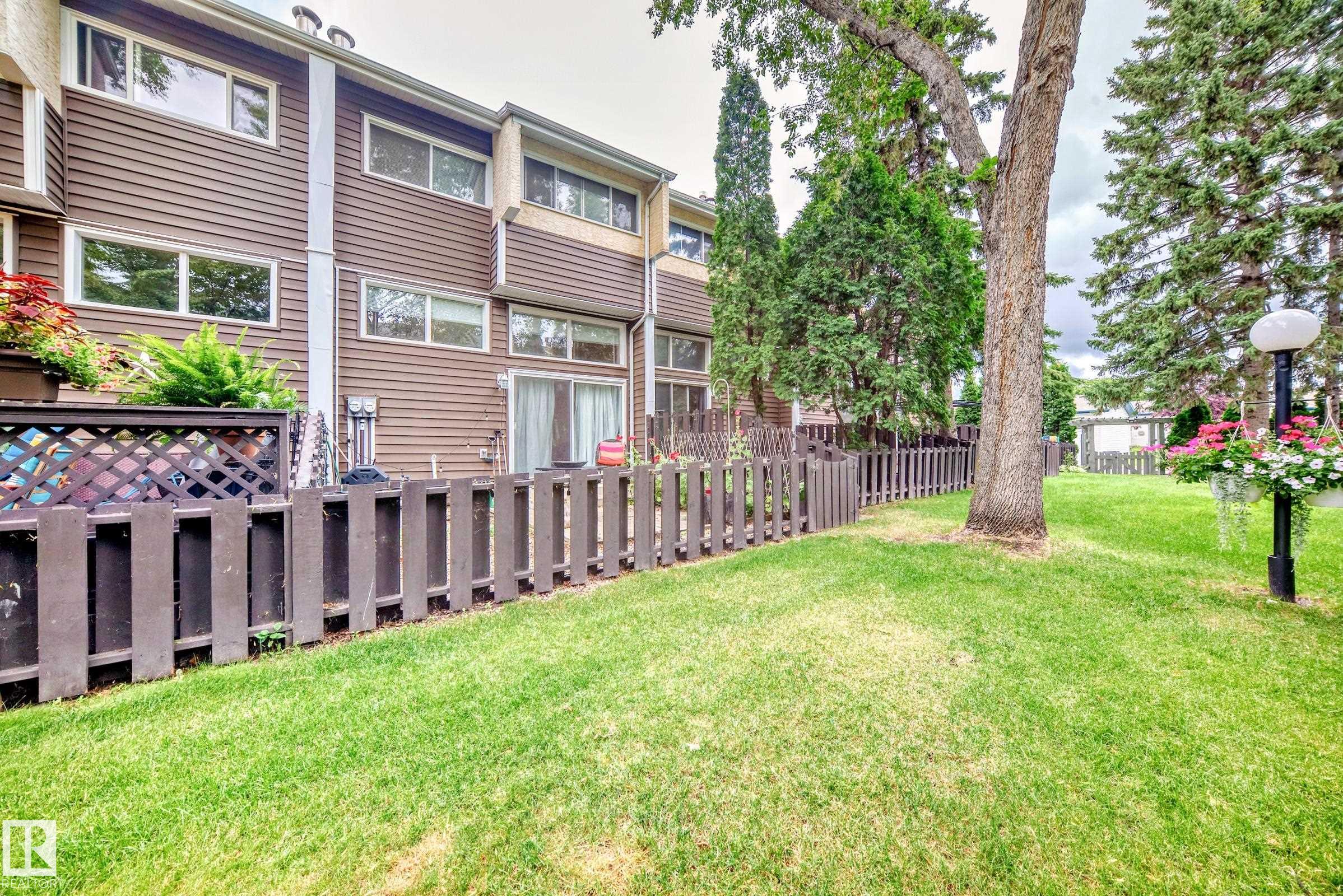 1049 Millbourne Rd E Rd NW, Edmonton, AB T6K 2K2