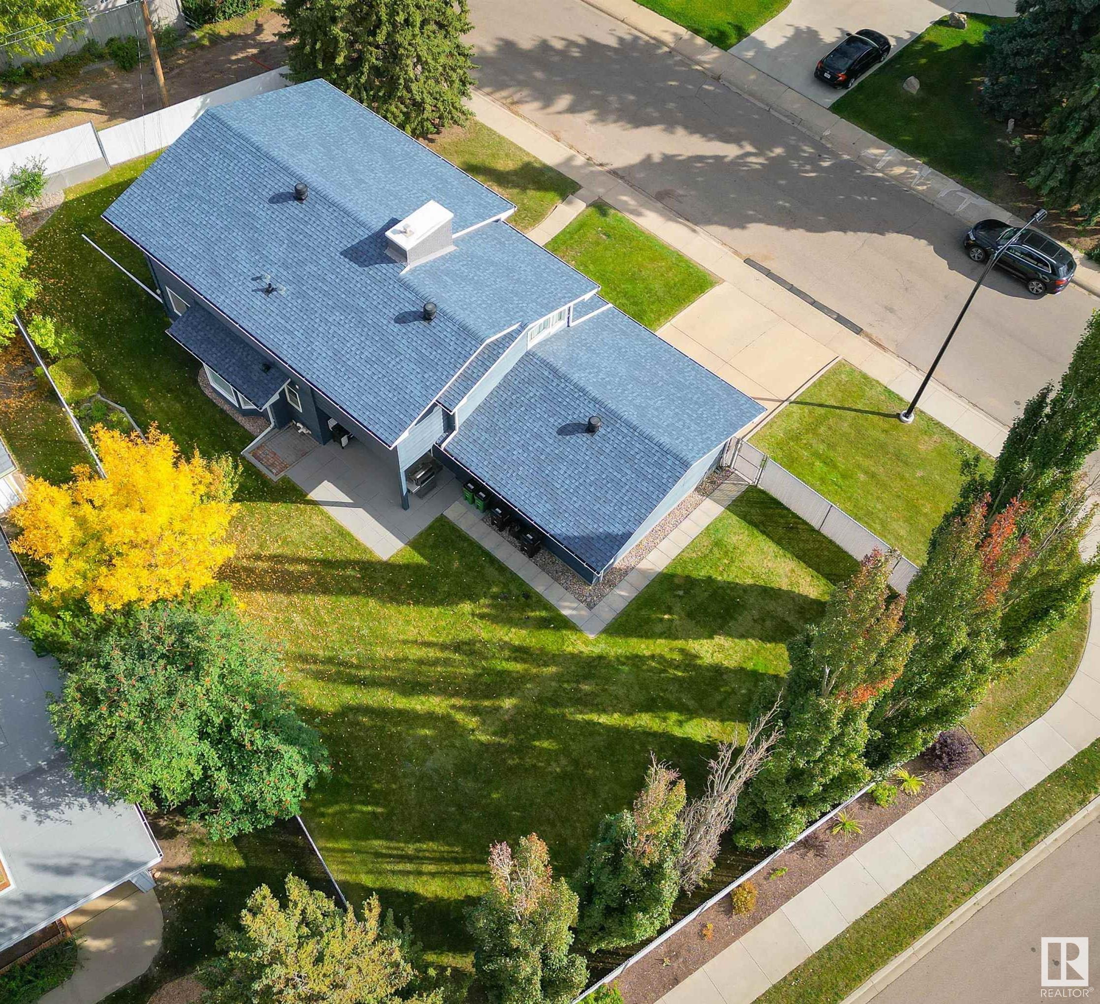 98 Valleyview Cr Cres NW, Edmonton, AB T5R 5T3