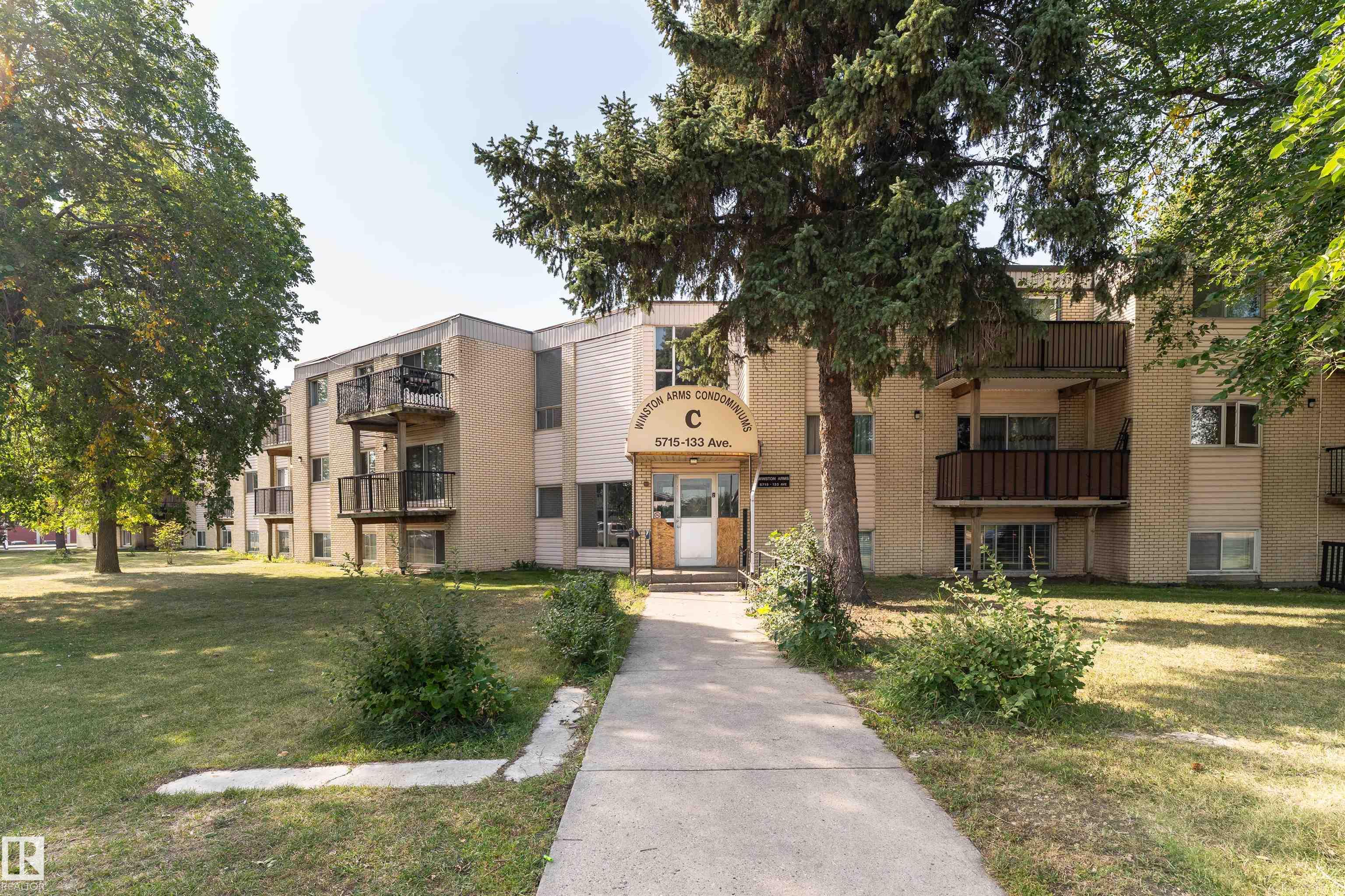 13230 Fort Road Northwest #4b, Edmonton, AB T5A 1C2