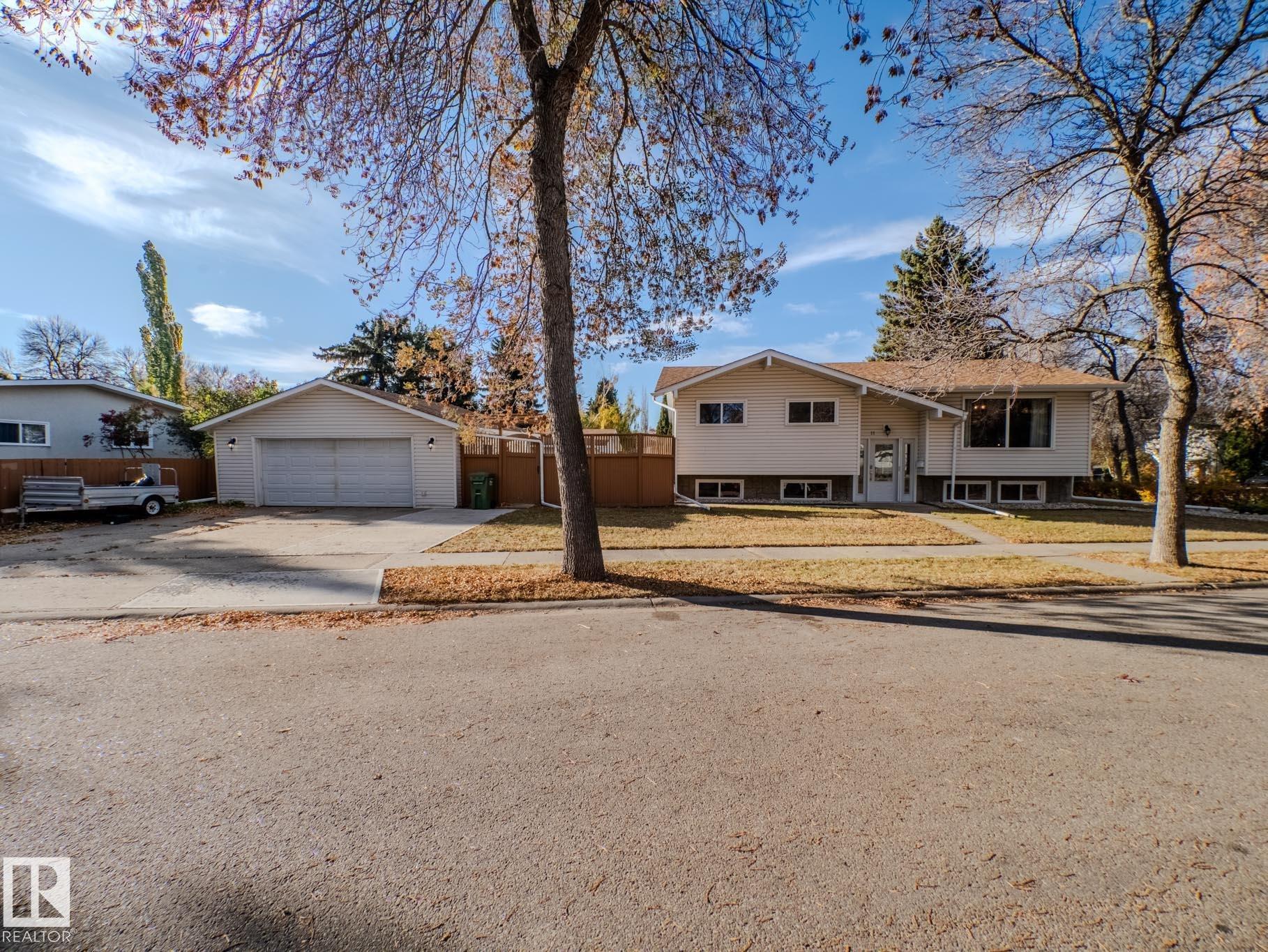 11 Falcon Cr Cres, St. Albert, AB T8N 1T9