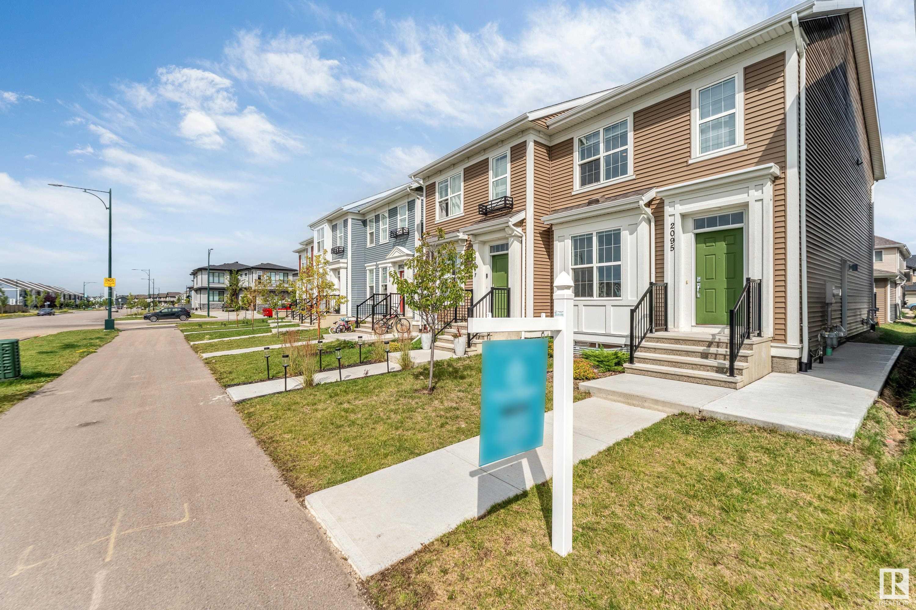 2095 Maple Rd NW, Edmonton, AB T6T 2S8