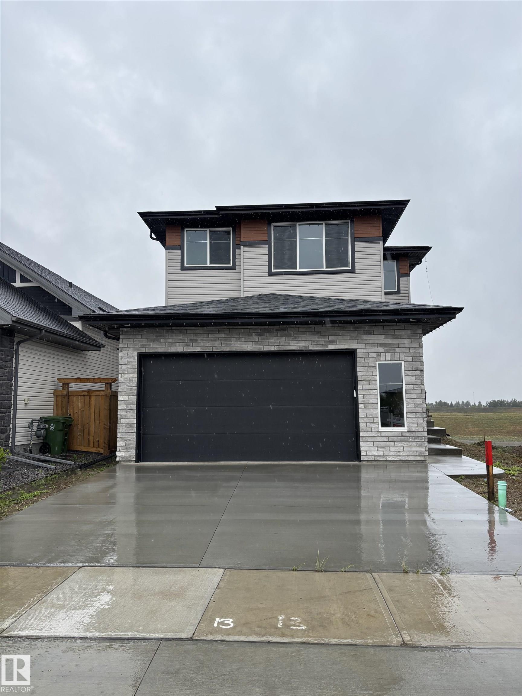 92 Av Unit 10214 Ave #a, Morinville, AB T8R 2R4