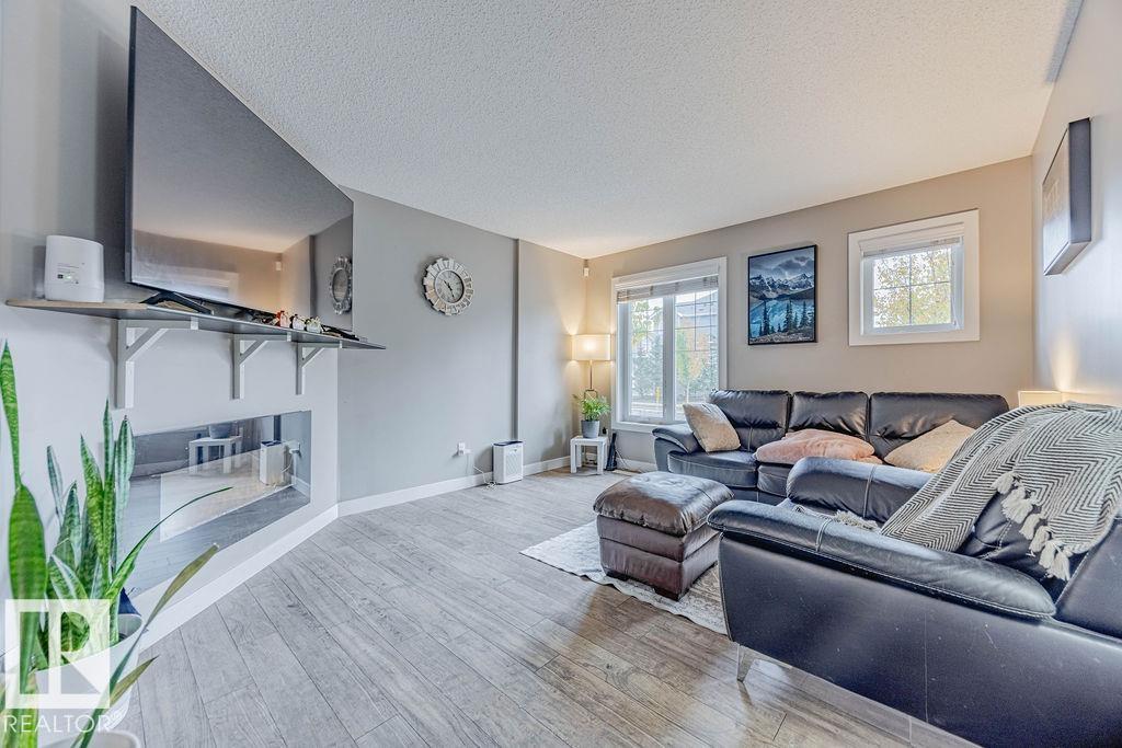 7386 Edgemont Way NW, Edmonton, AB T6M 0P4