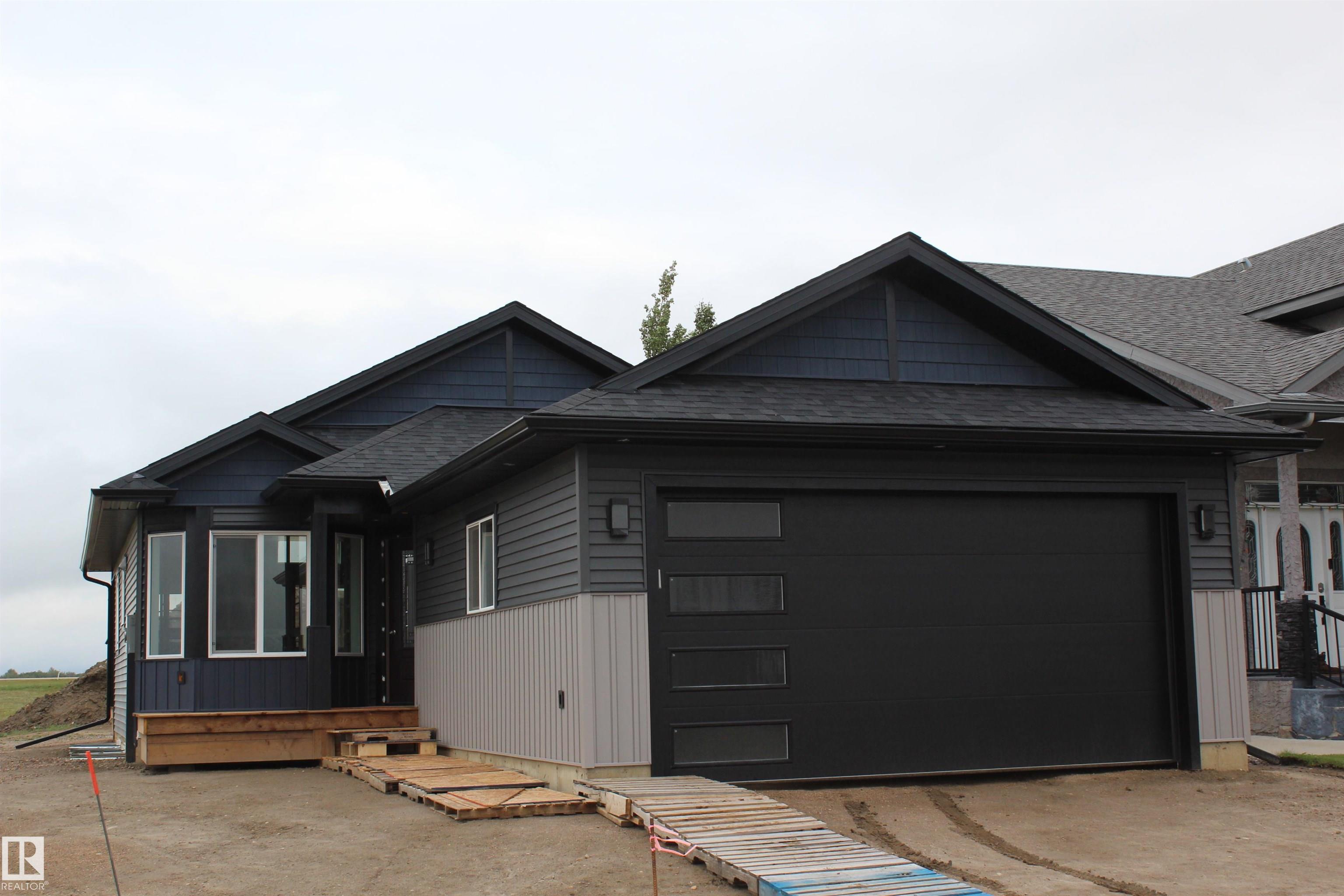 1 Whitetail Way, Mundare, AB T0B 3H0