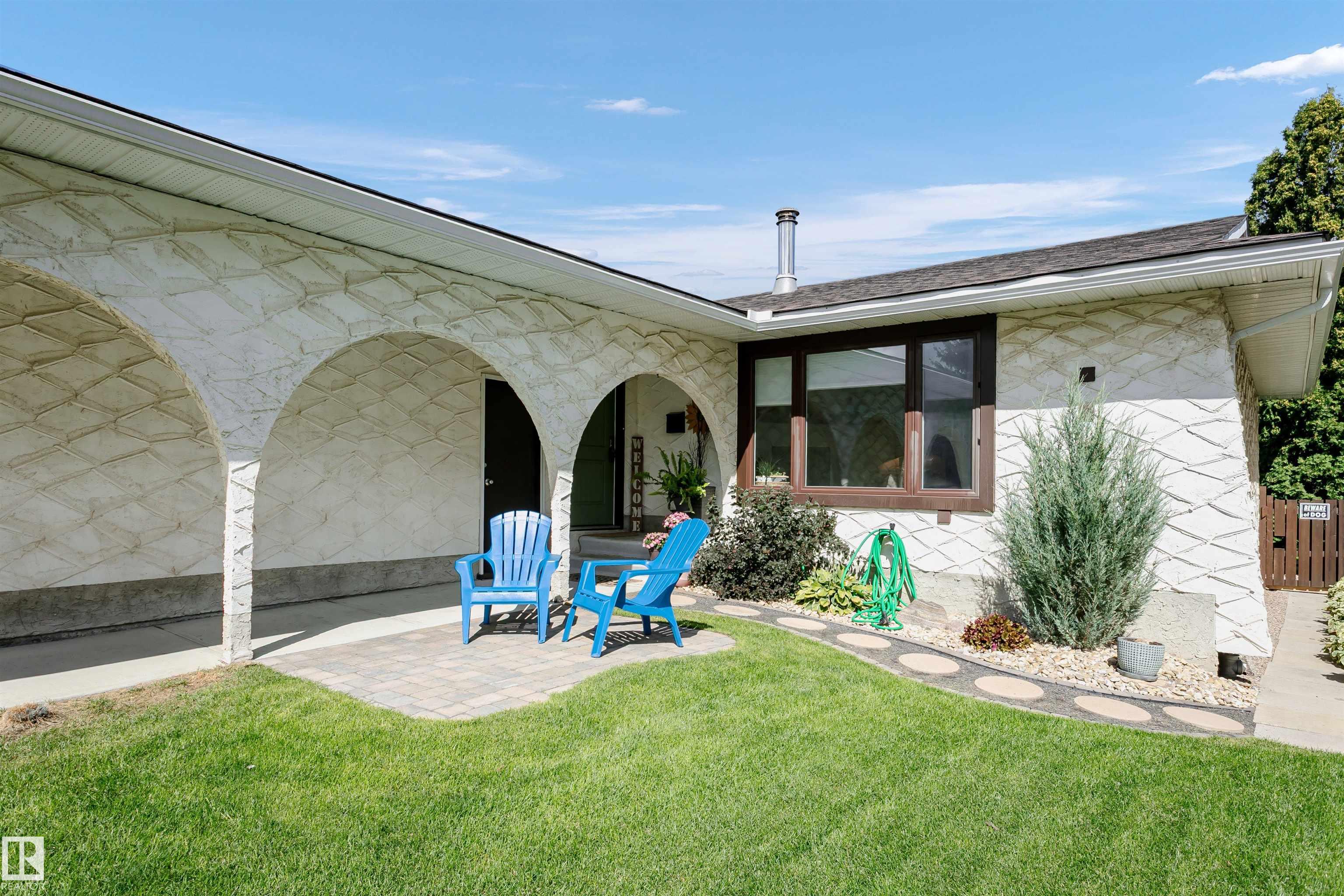 34 Av Nw Unit 10944 Ave #a, Edmonton, AB T6J 2V1