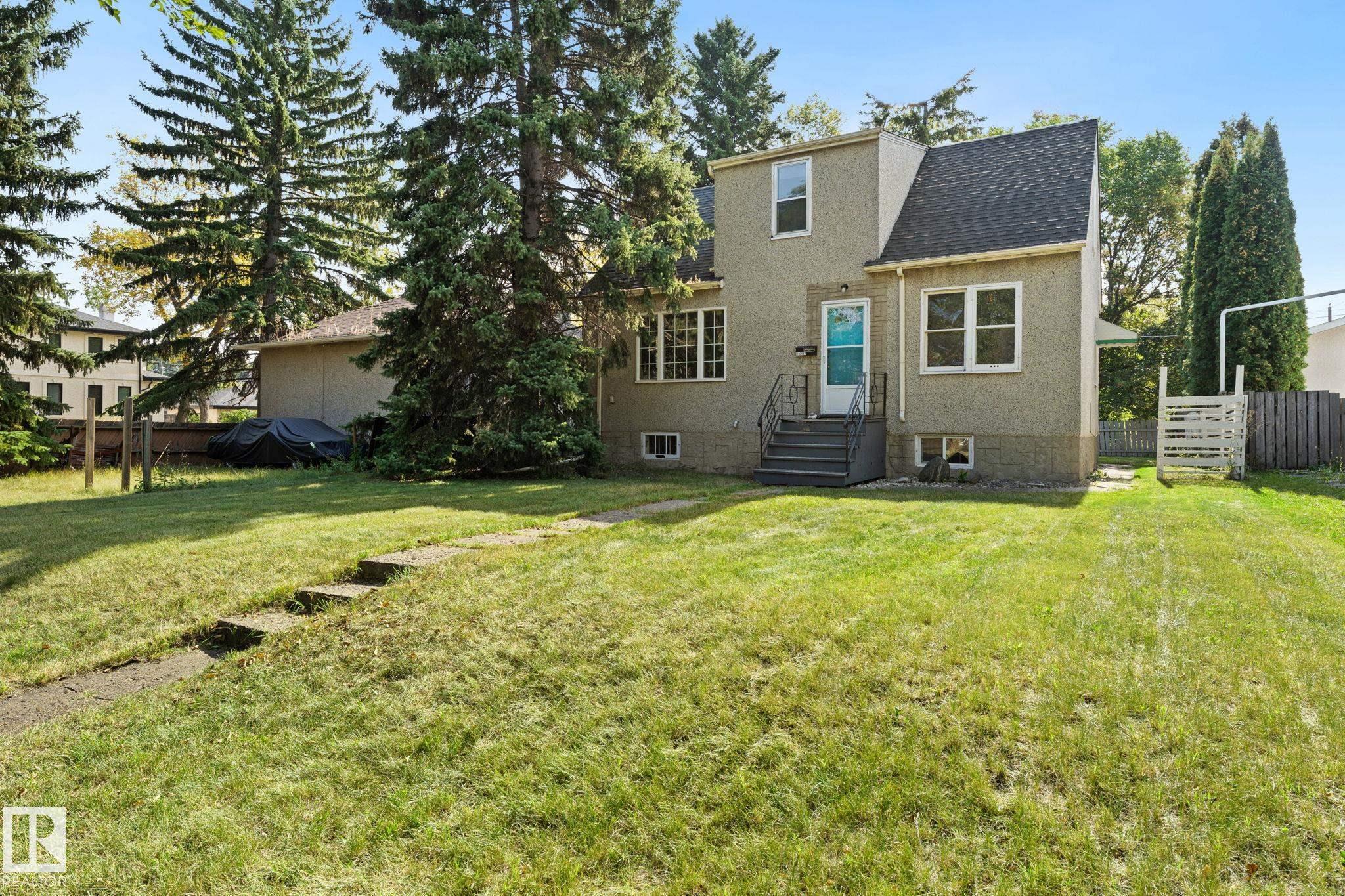 73 Av Nw Unit 11207 Ave, Edmonton, AB T6G 0C7