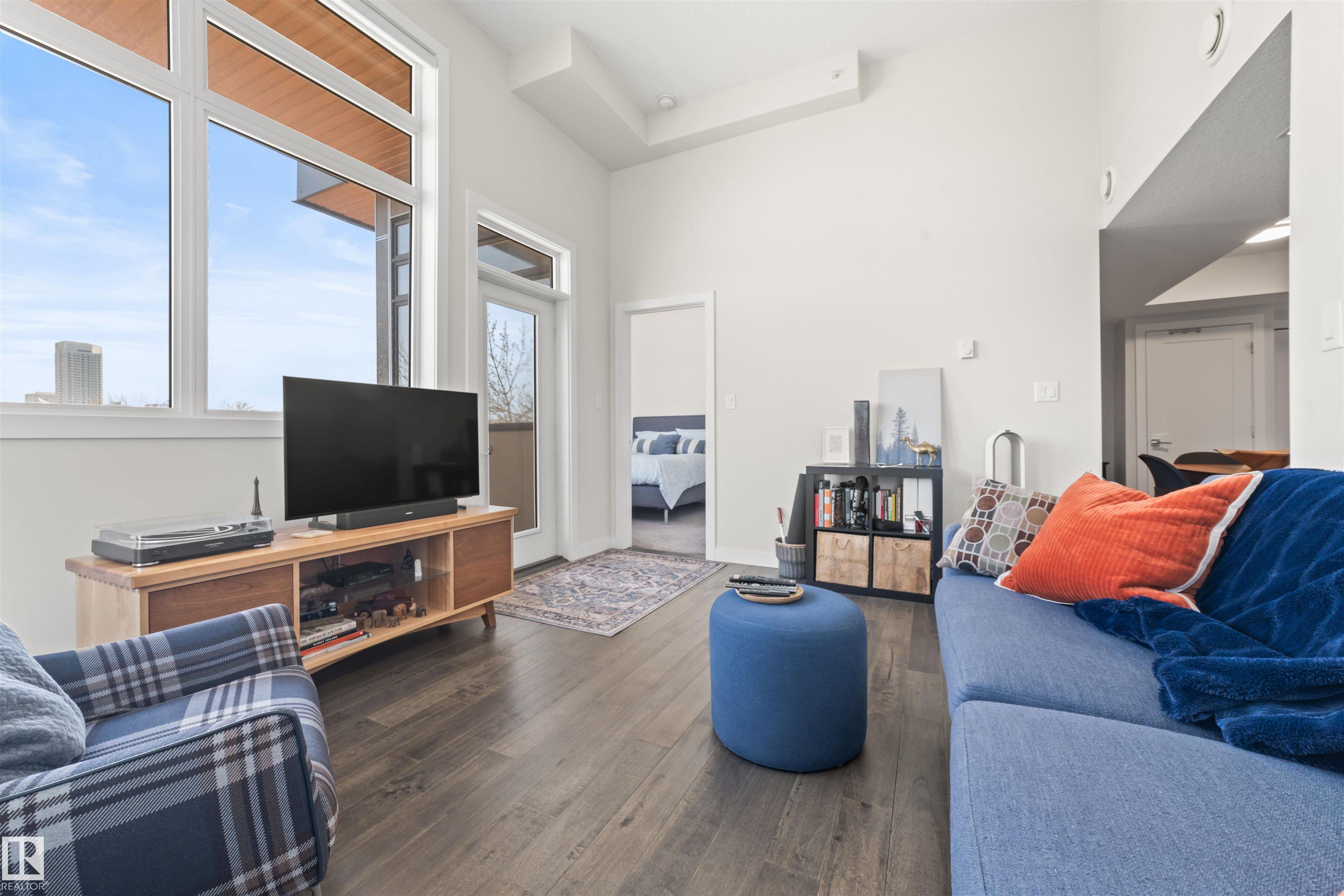 10227 115 Street Northwest #404, Edmonton, AB T5K 1T7
