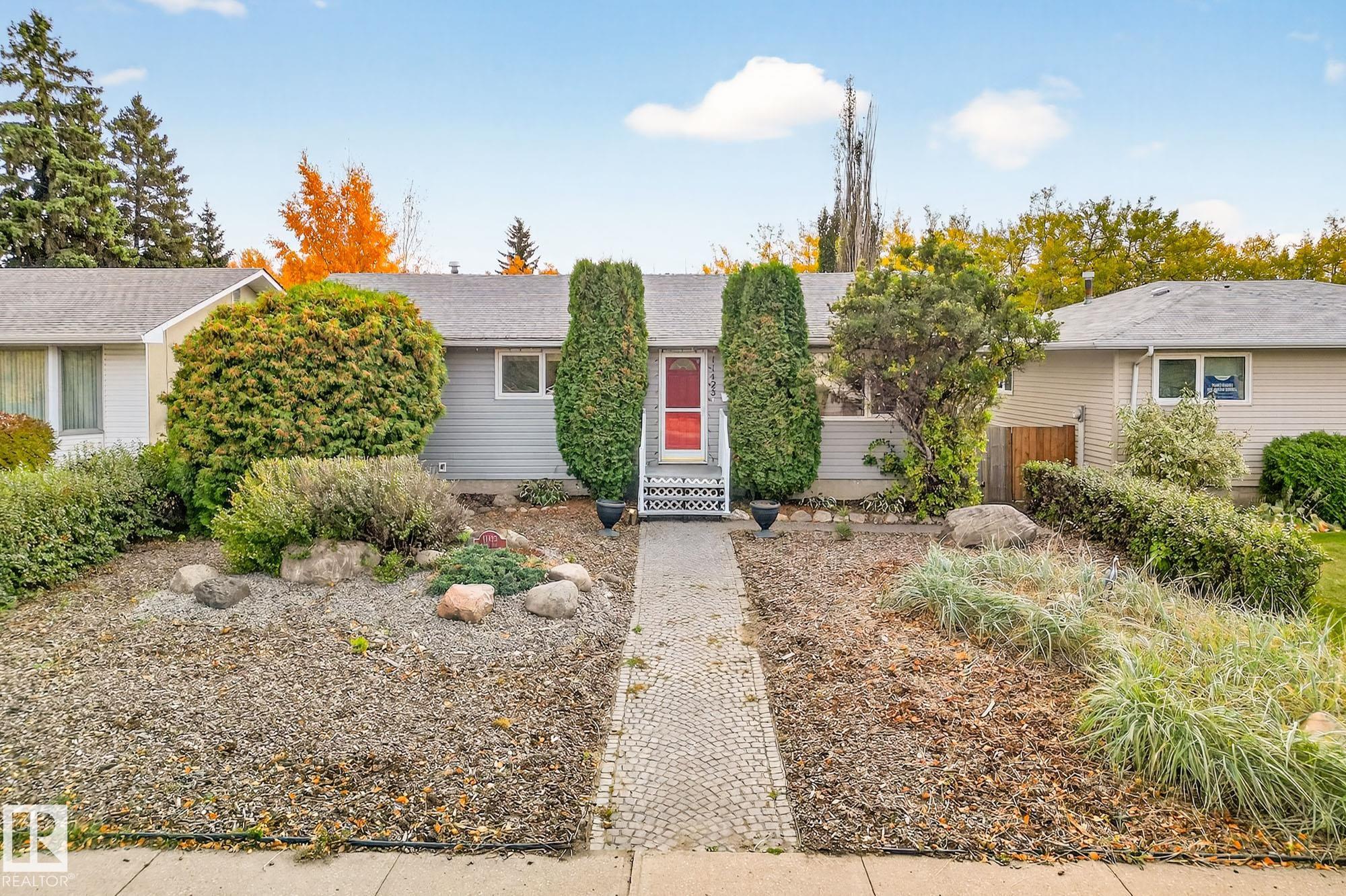 35 Av Nw Unit 11423 Ave #a, Edmonton, AB T6J 2G3