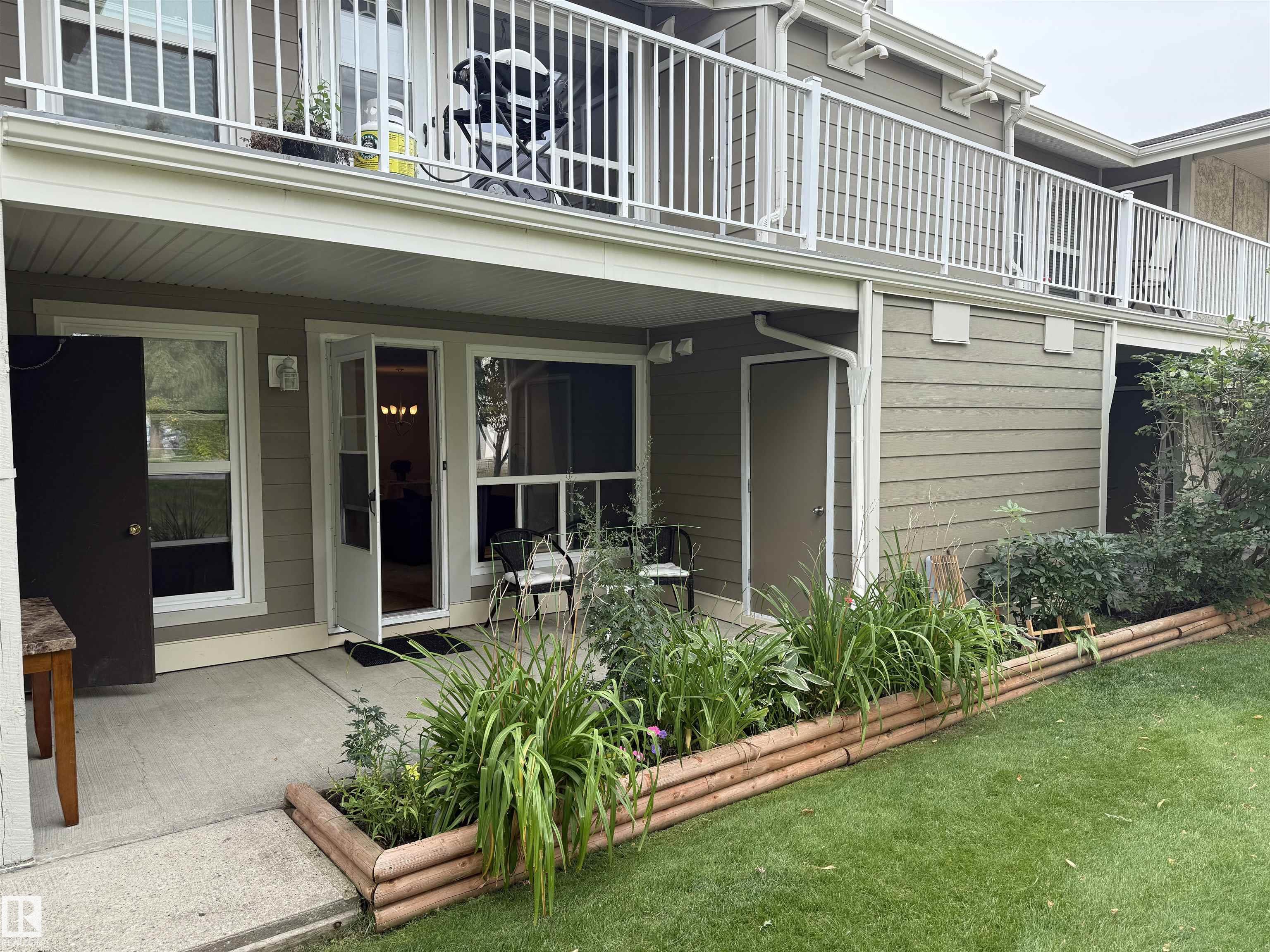 18 Av Nw Unit 11154 Ave, Edmonton, AB T6J 4T9