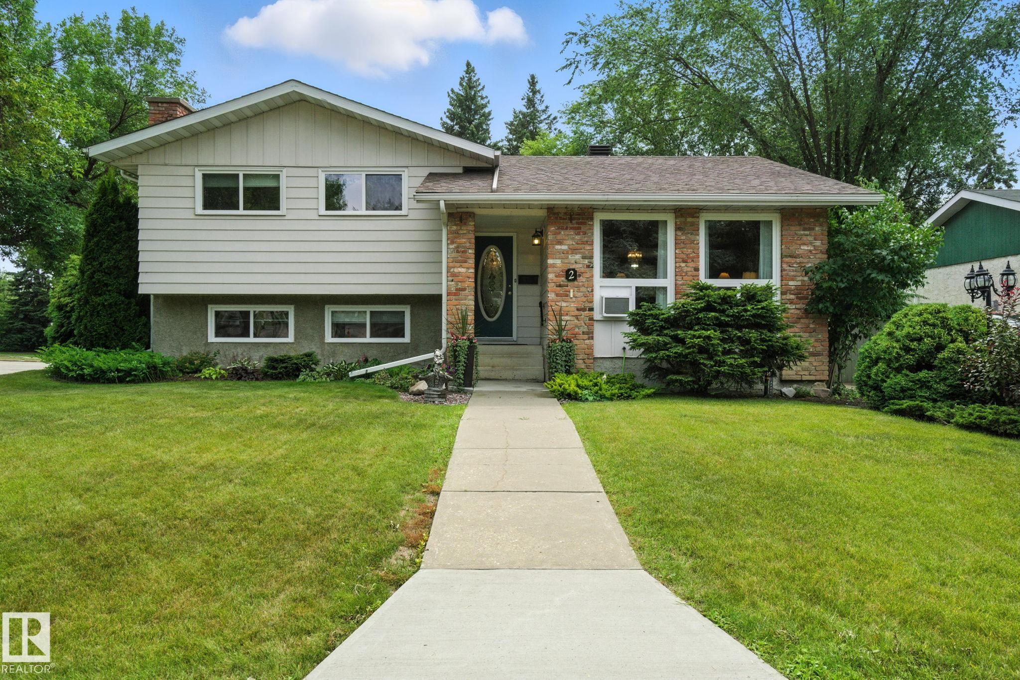 2 Laydon Dr, St. Albert, AB T8N 2N2