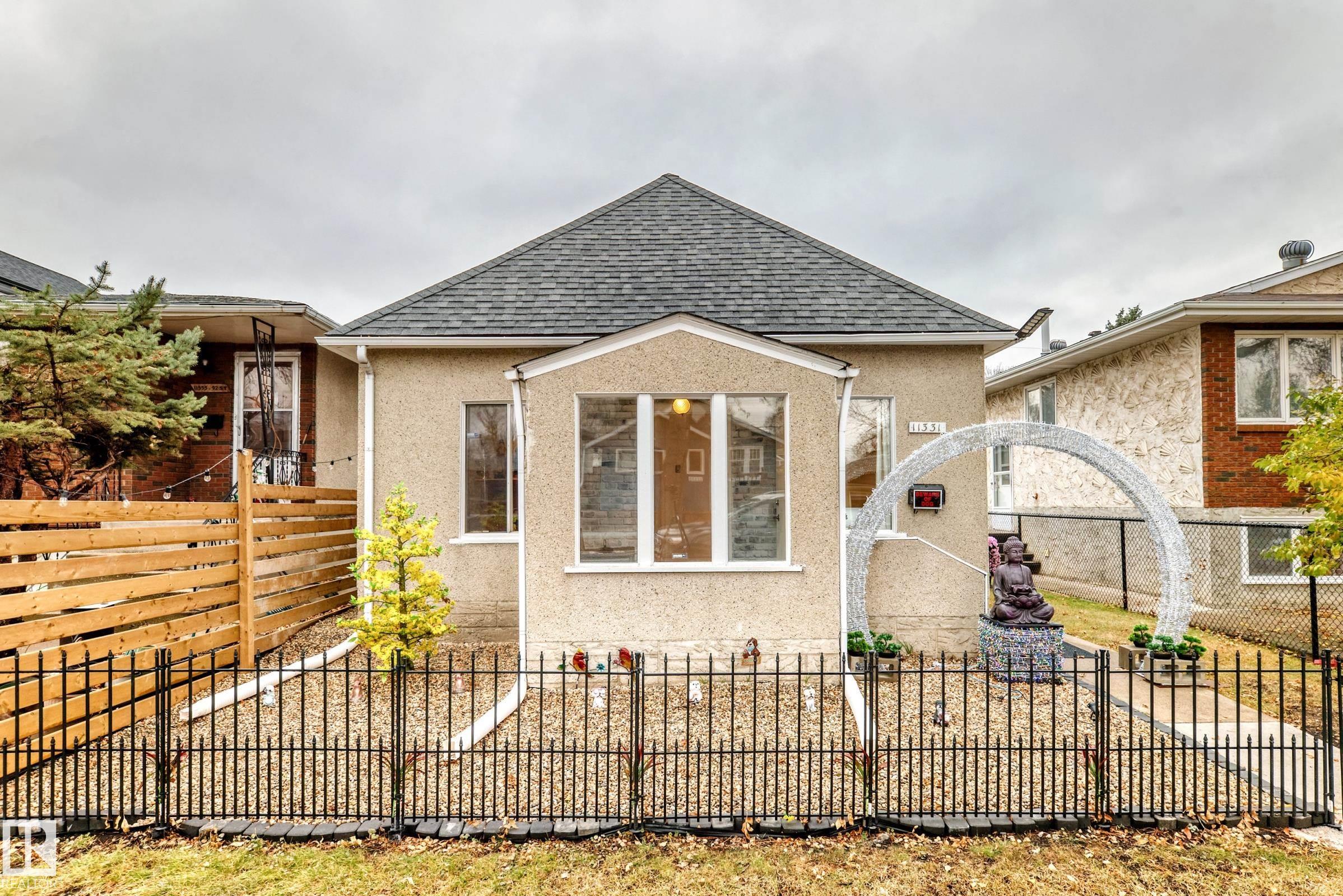 92 St Nw Unit 11331 St, Edmonton, AB T5G 0Z4