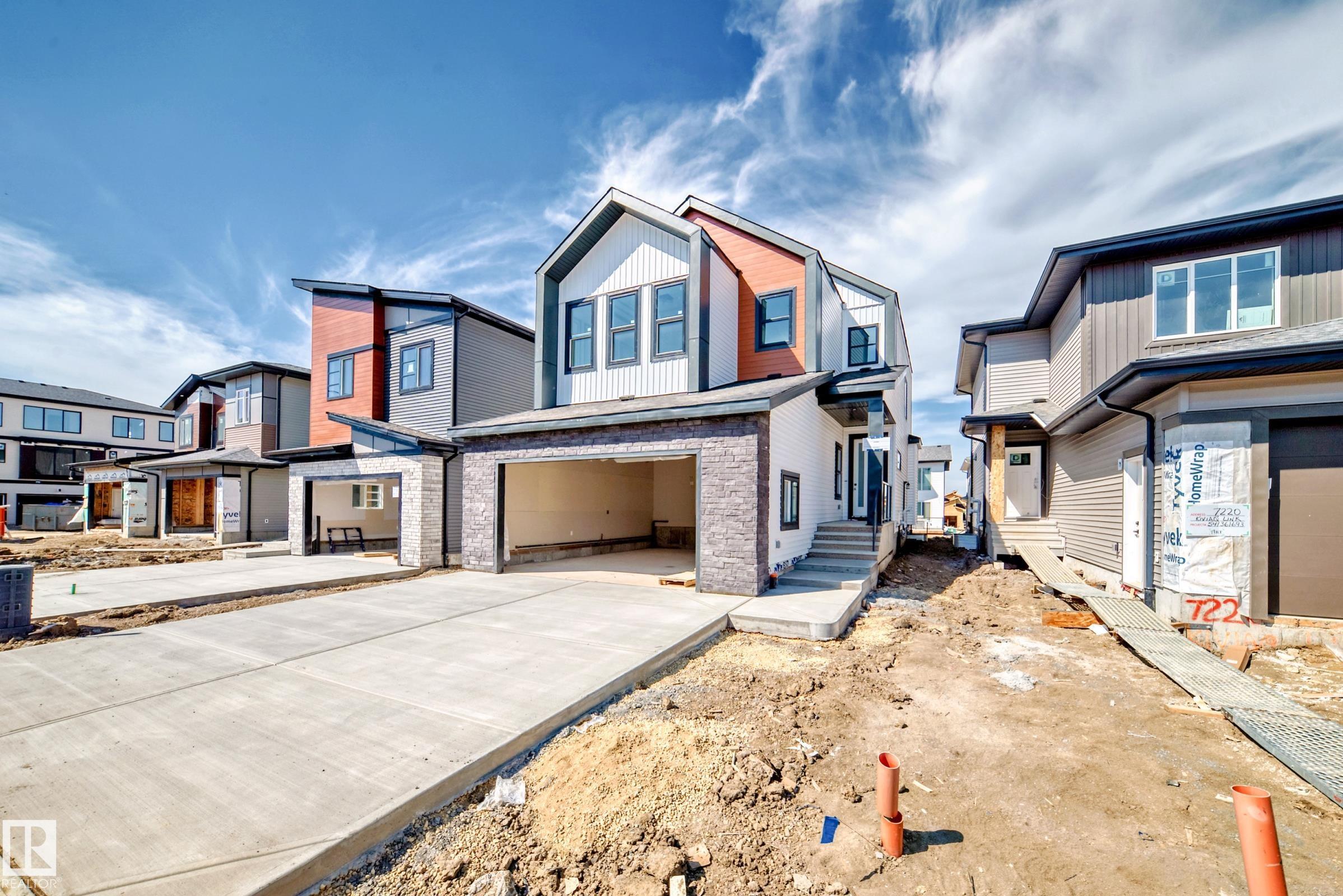 7222 Kiviaq Li Link SW, Edmonton, AB T6W 5R3