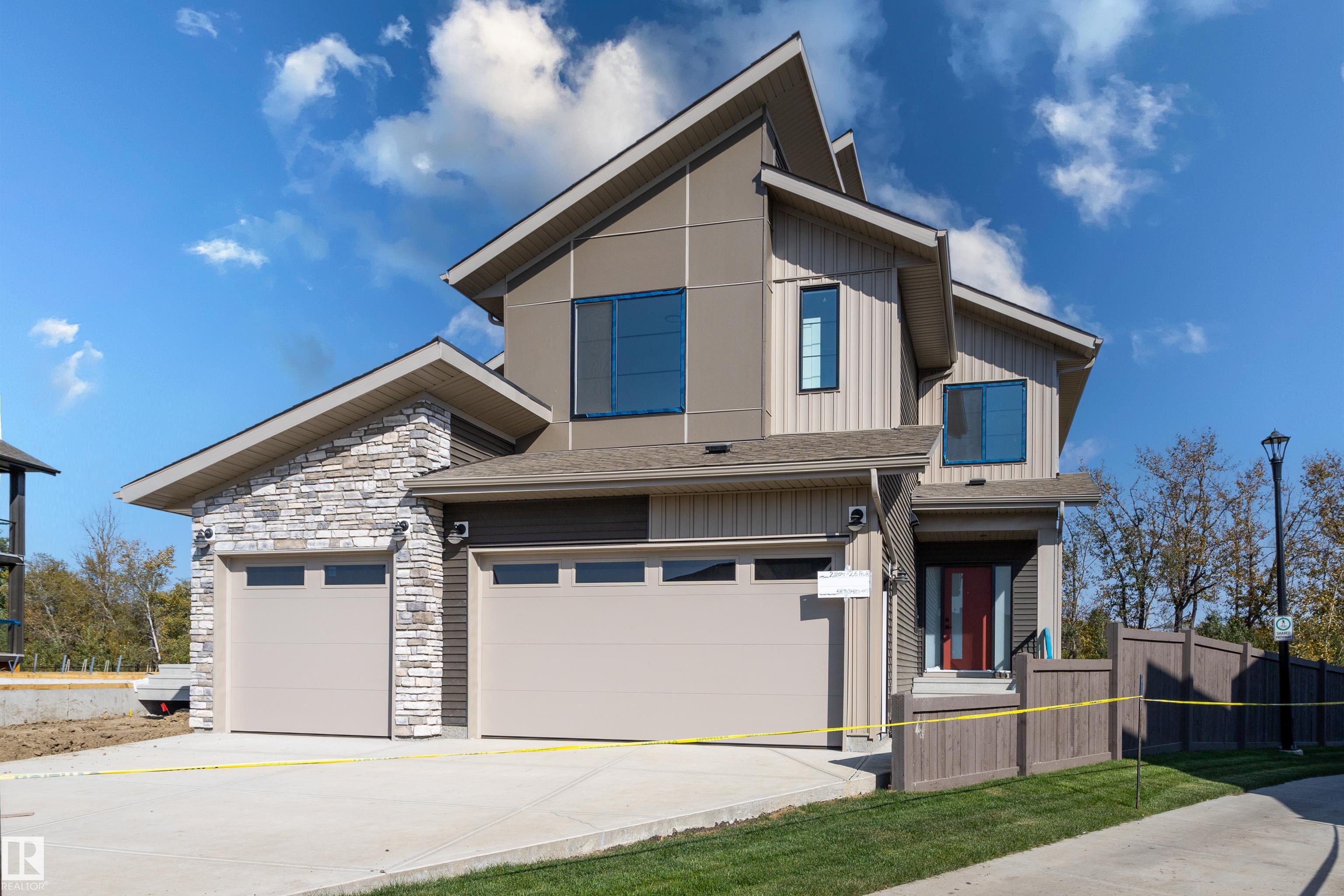 26 Av Nw Unit 21104 Ave, Edmonton, AB T6M 3H2
