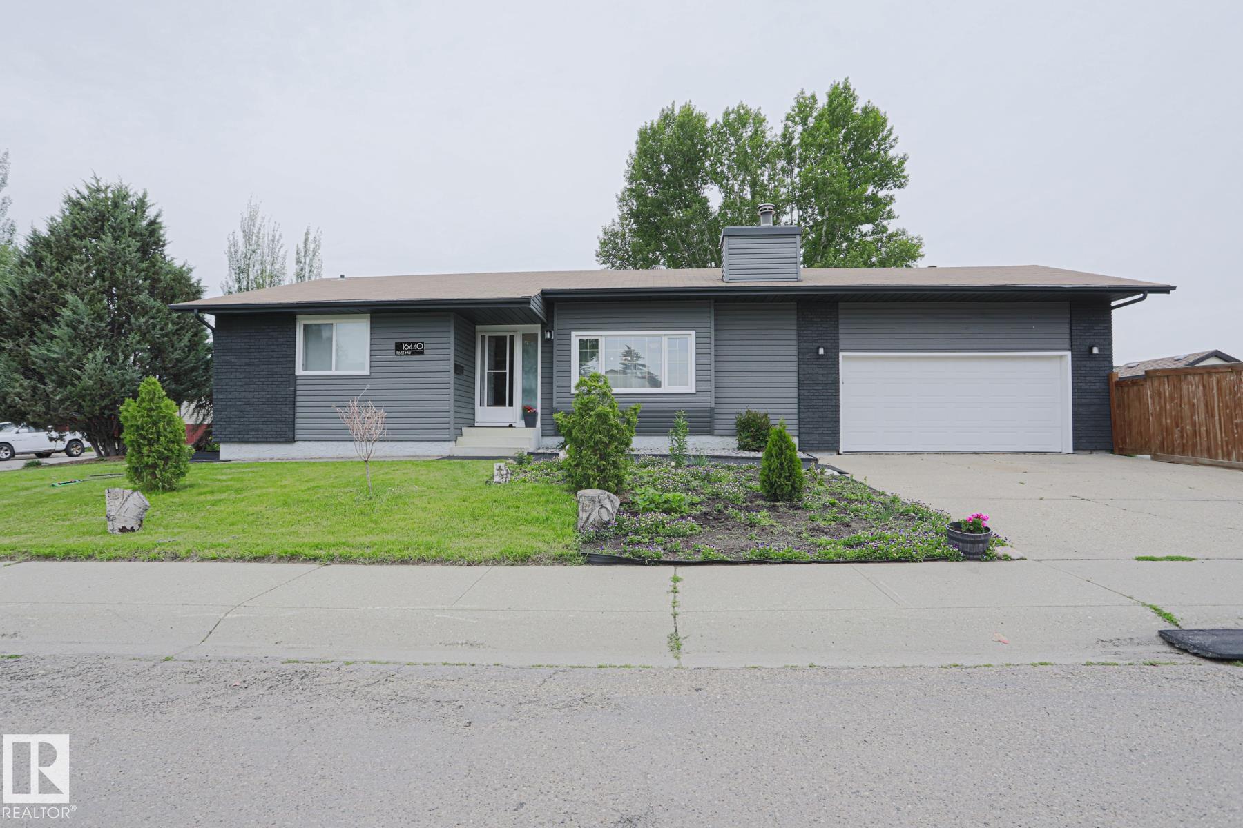 116 St Nw Unit 16440 St, Edmonton, AB T5X 3T8