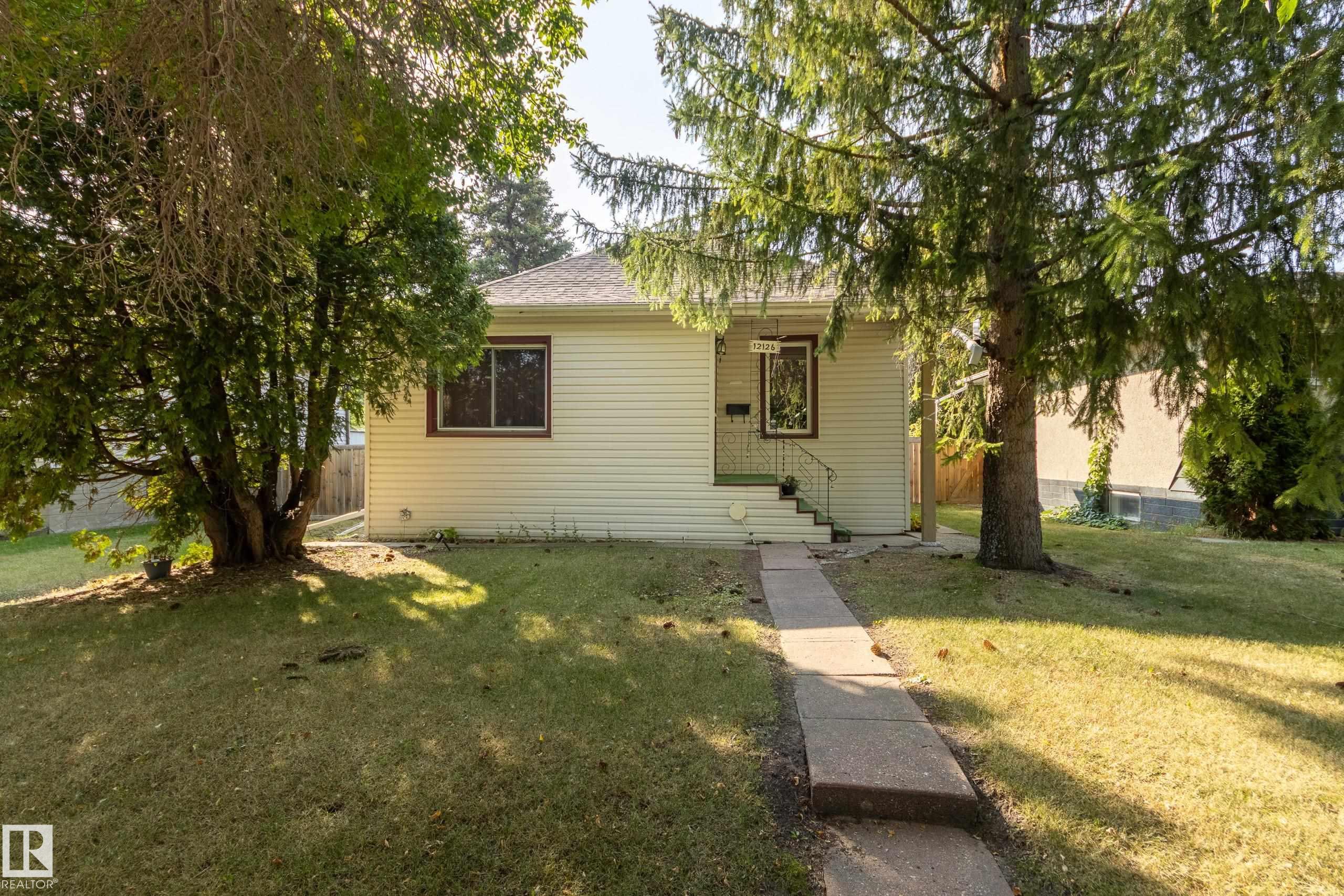 39 St Nw Unit 12126 St, Edmonton, AB T5W 2K1