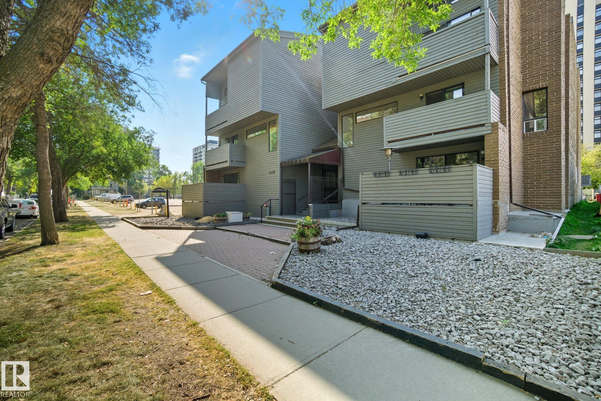 10032 113 Street #3, Edmonton, AB T5K 1N8