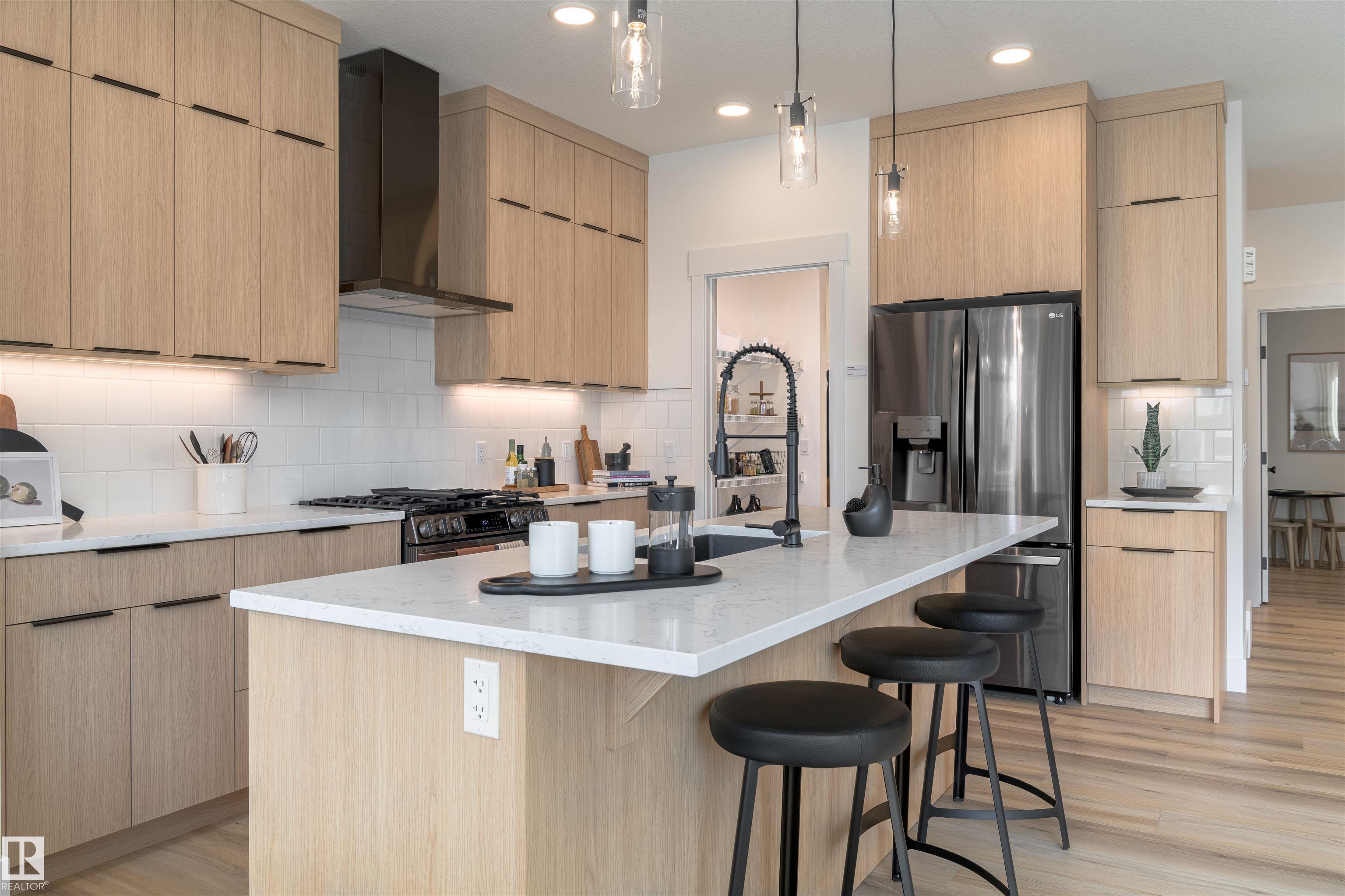 367 Glenridding Ravine Rd SW, Edmonton, AB T6W 4E6