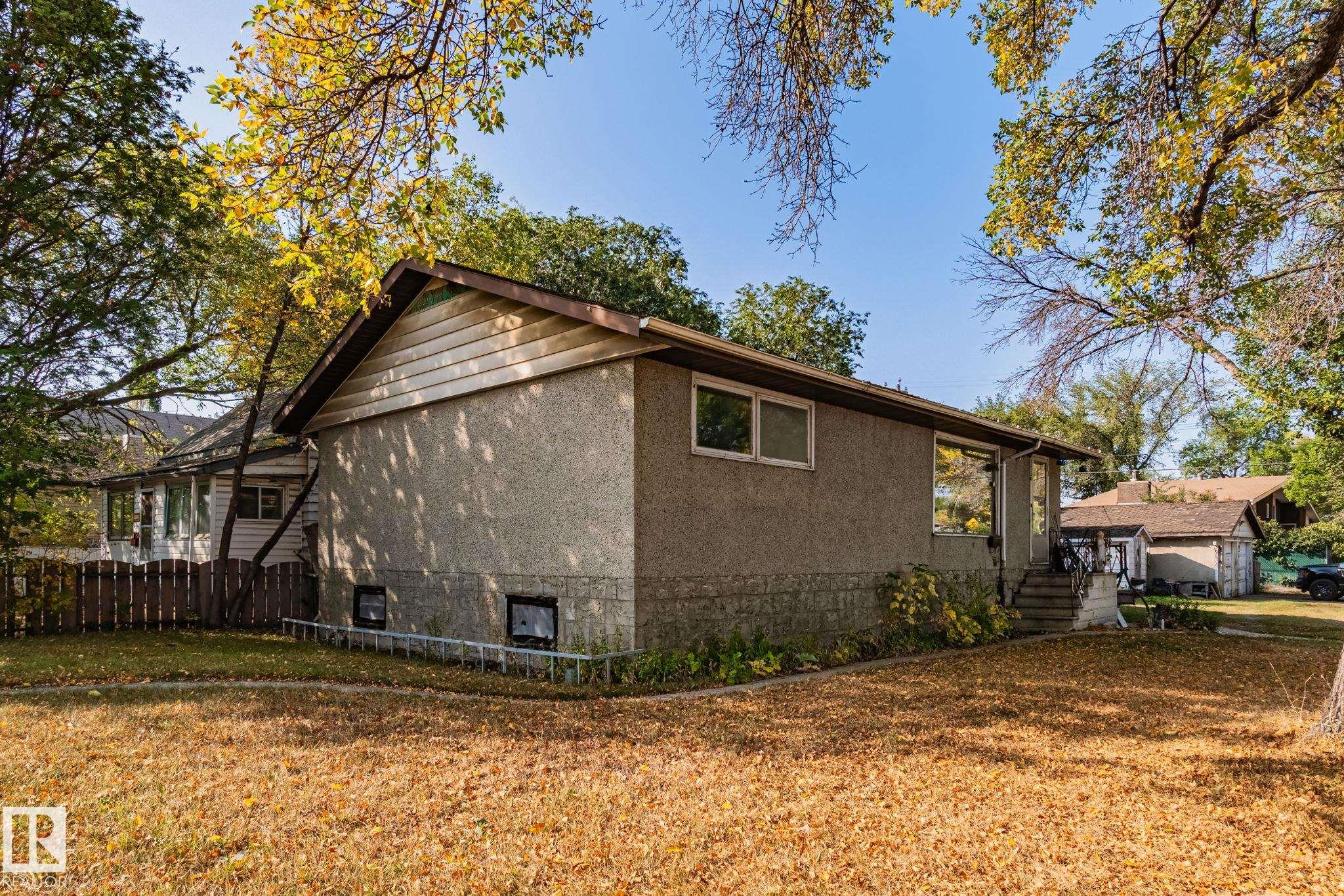 82 St Nw Unit 12350 St, Edmonton, AB T5B 2X2