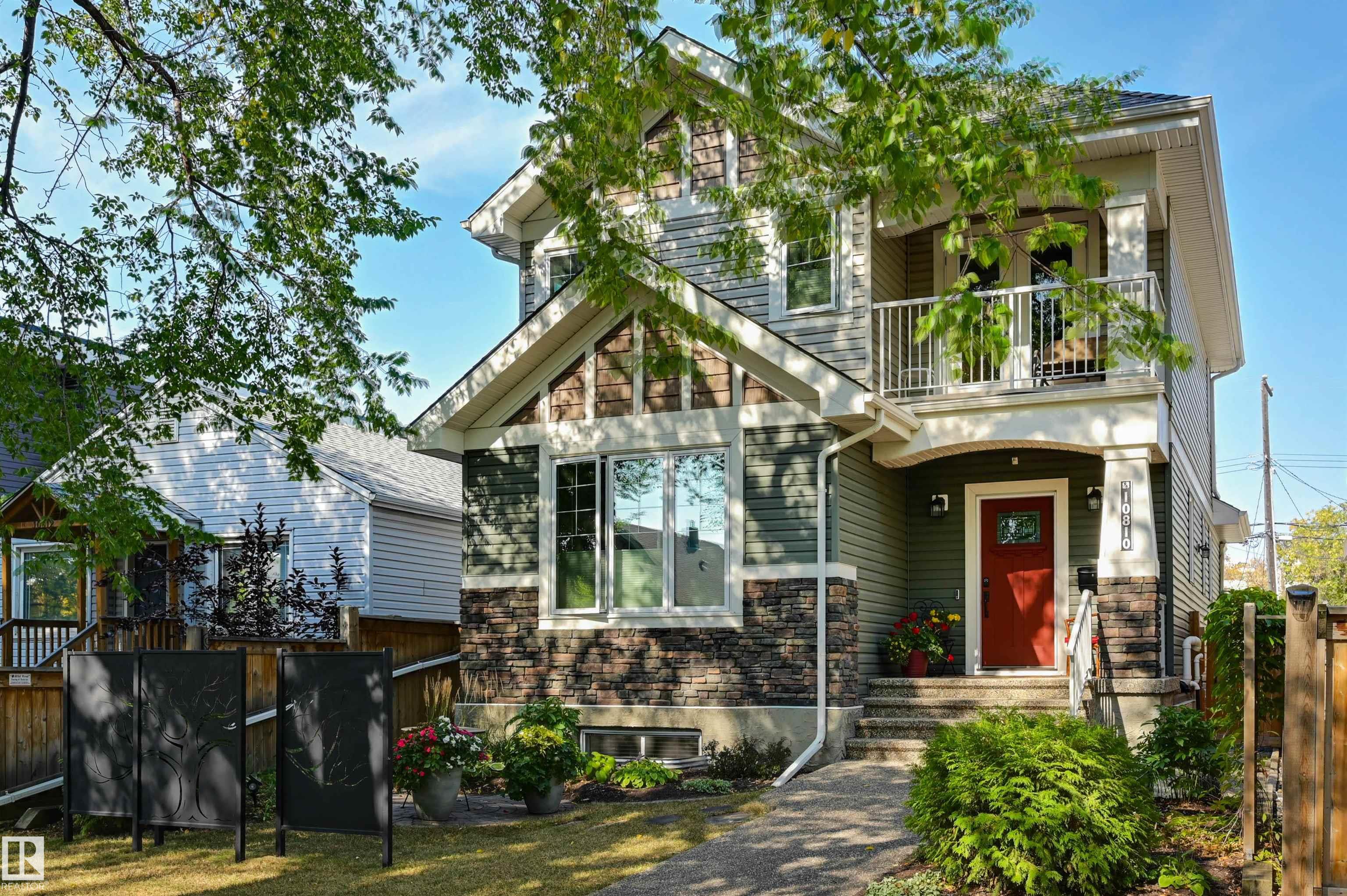 74 Av Nw Unit 10810 Ave, Edmonton, AB T6E 1G9