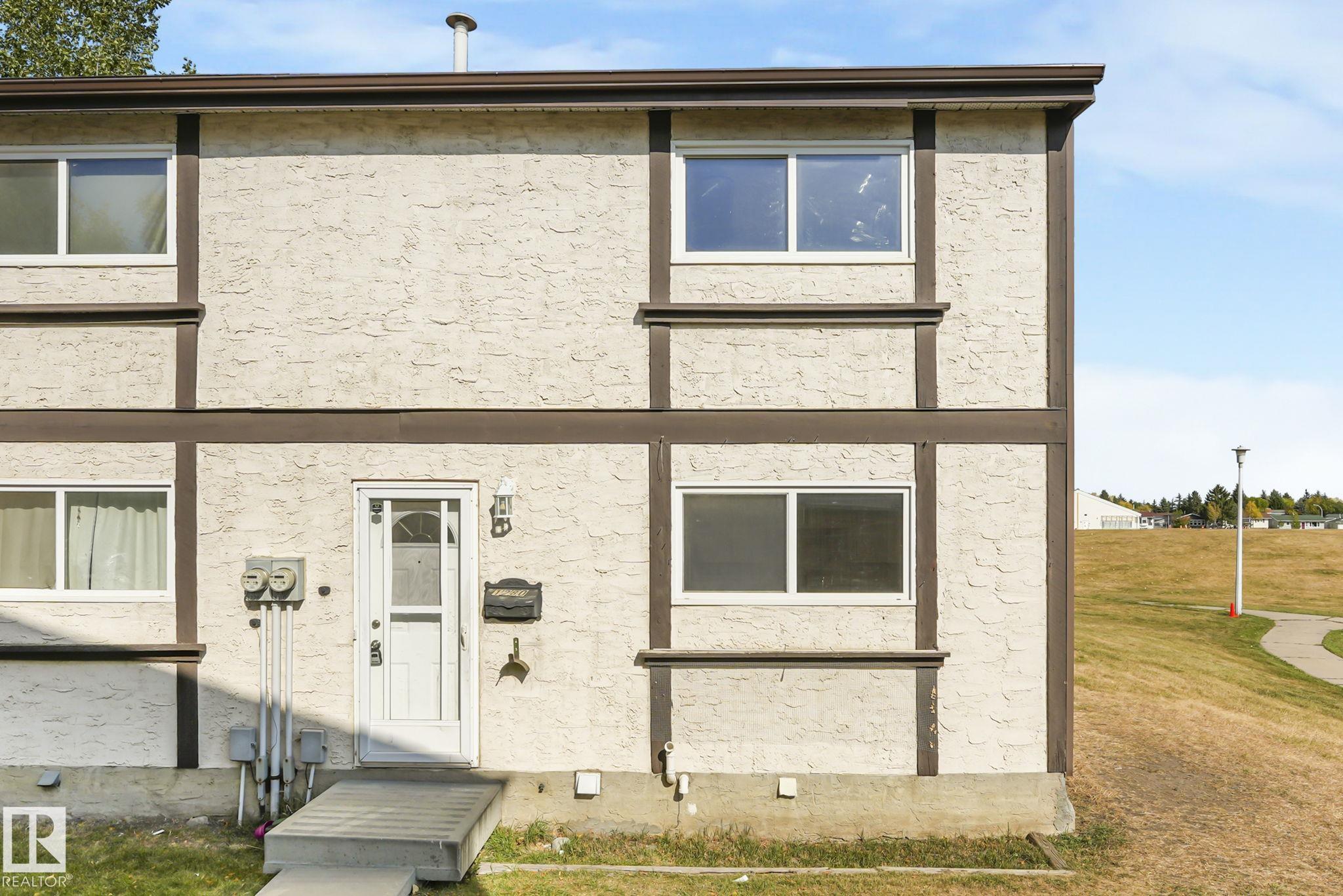 1280 Lakewood Rd W Rd NW, Edmonton, AB T6K 3P2