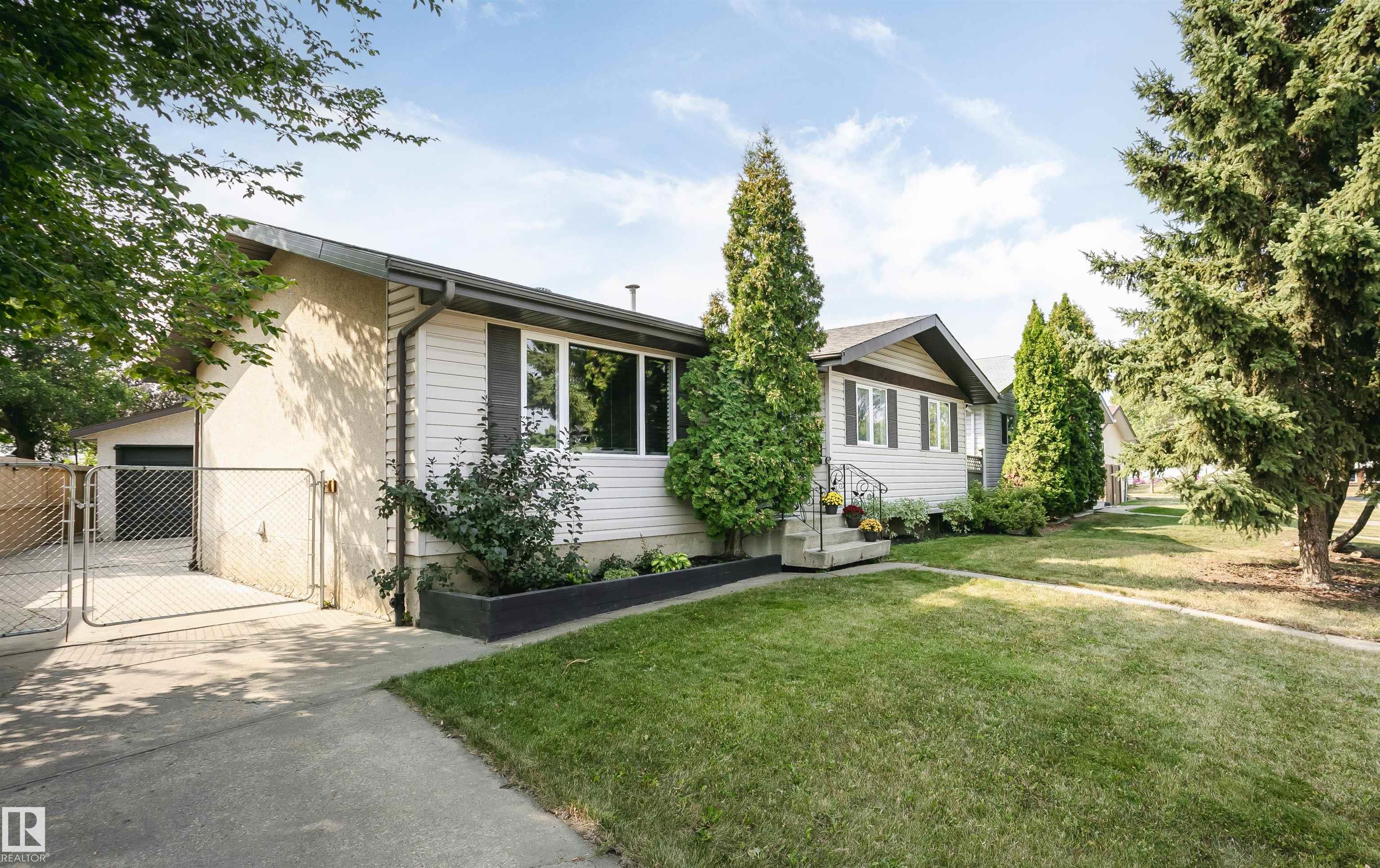 143 Av Nw Unit 12027 Ave, Edmonton, AB T5X 3T7
