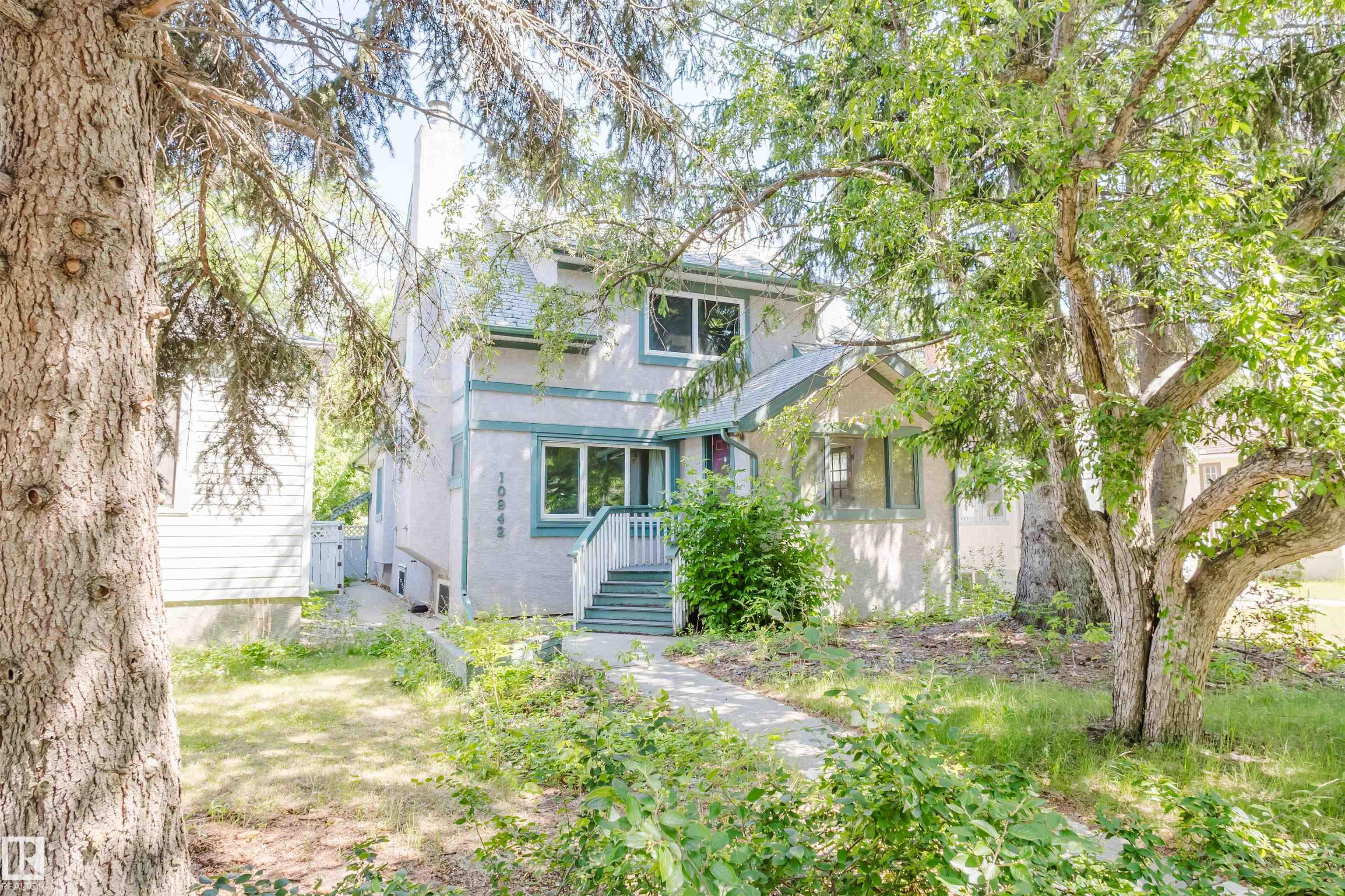 88 Av Nw Unit 10942 Ave, Edmonton, AB T6G 0Z1