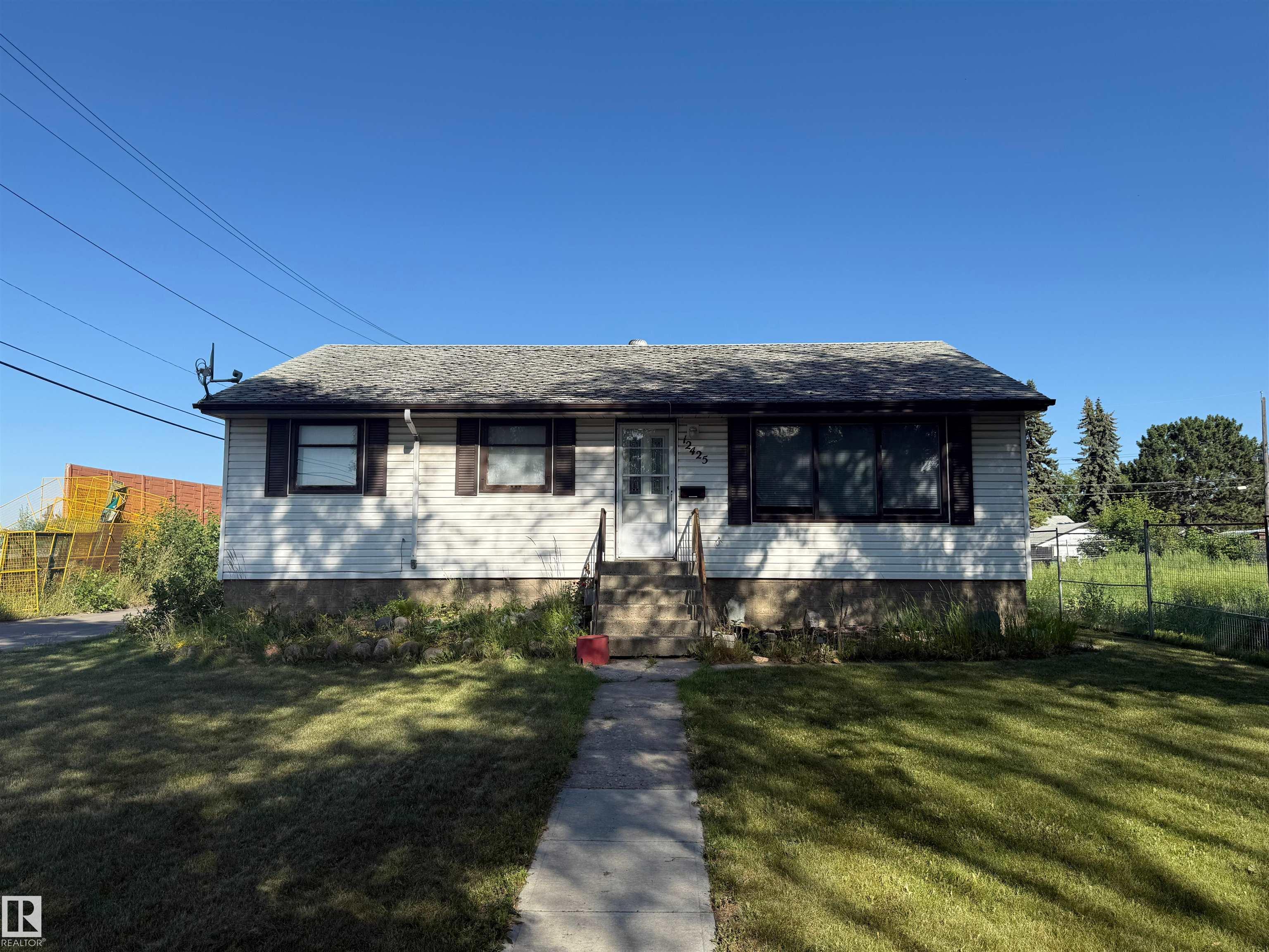 126 St Nw Unit 12425 St, Edmonton, AB T5L 0X2