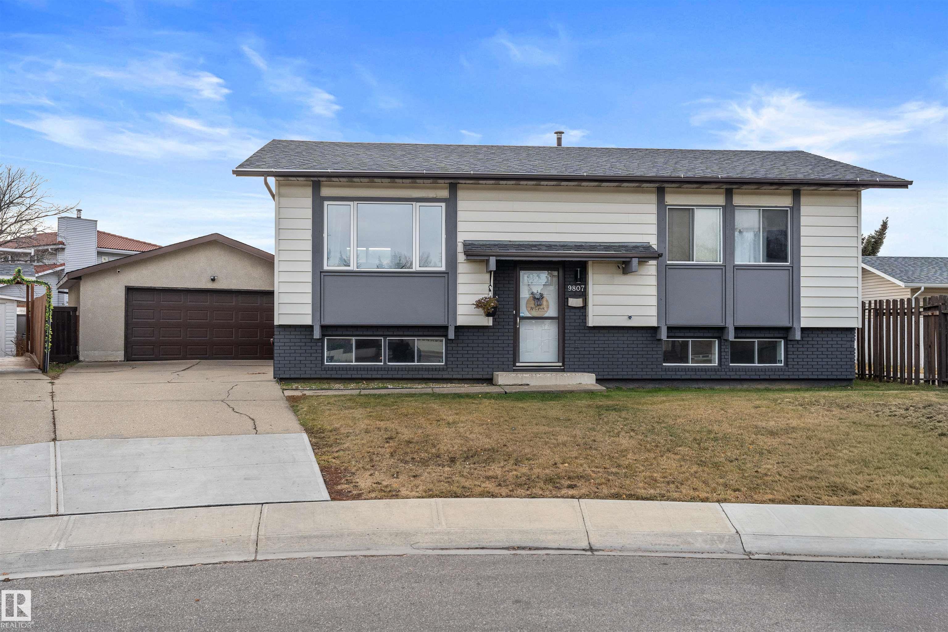 165 Av Nw Unit 9807 Ave, Edmonton, AB T5X 4Z1