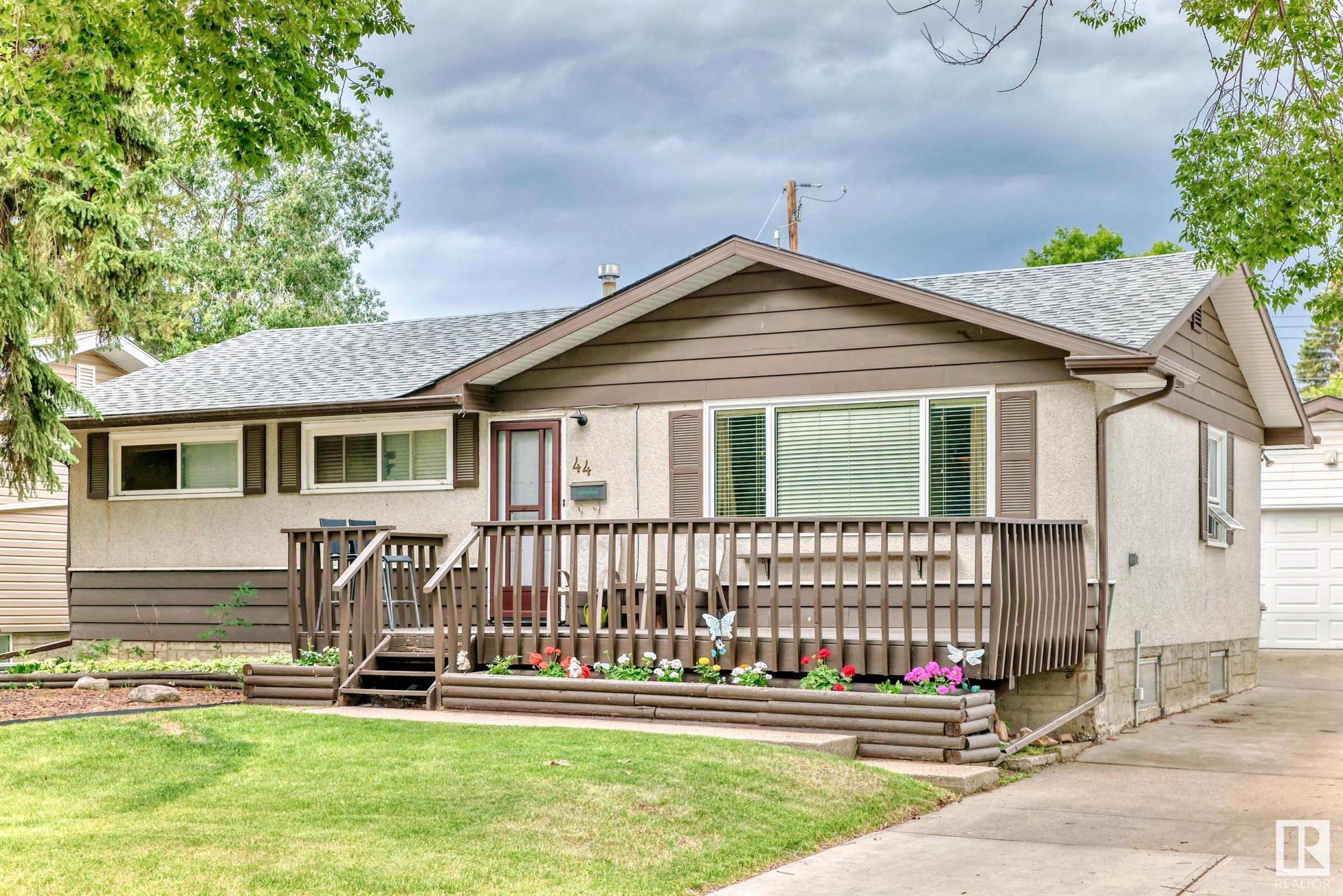 44 Grandin Rd, St. Albert, AB T8N 0S2