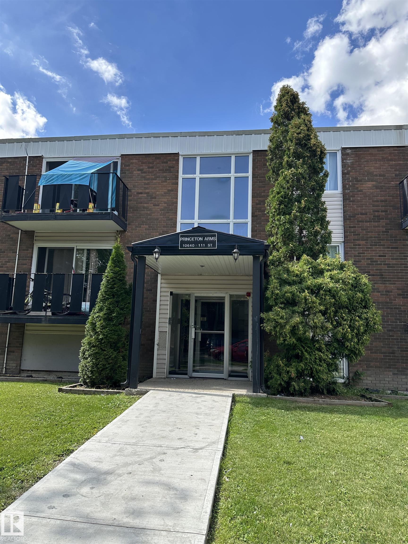 10640 111 Street Northwest #6, Edmonton, AB T5H 3E9