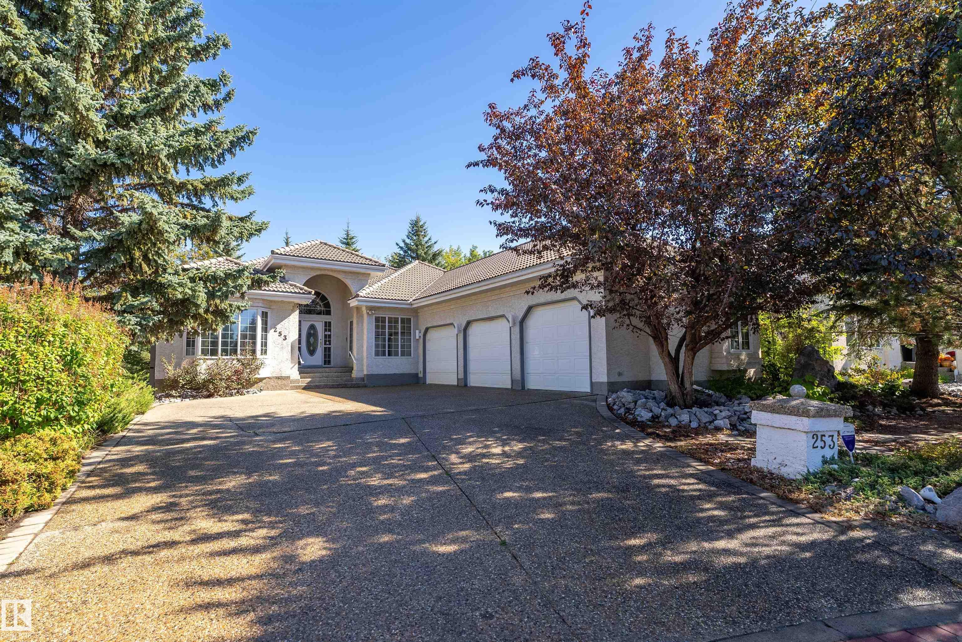 253 Wilson Ln NW, Edmonton, AB T6M 2K8