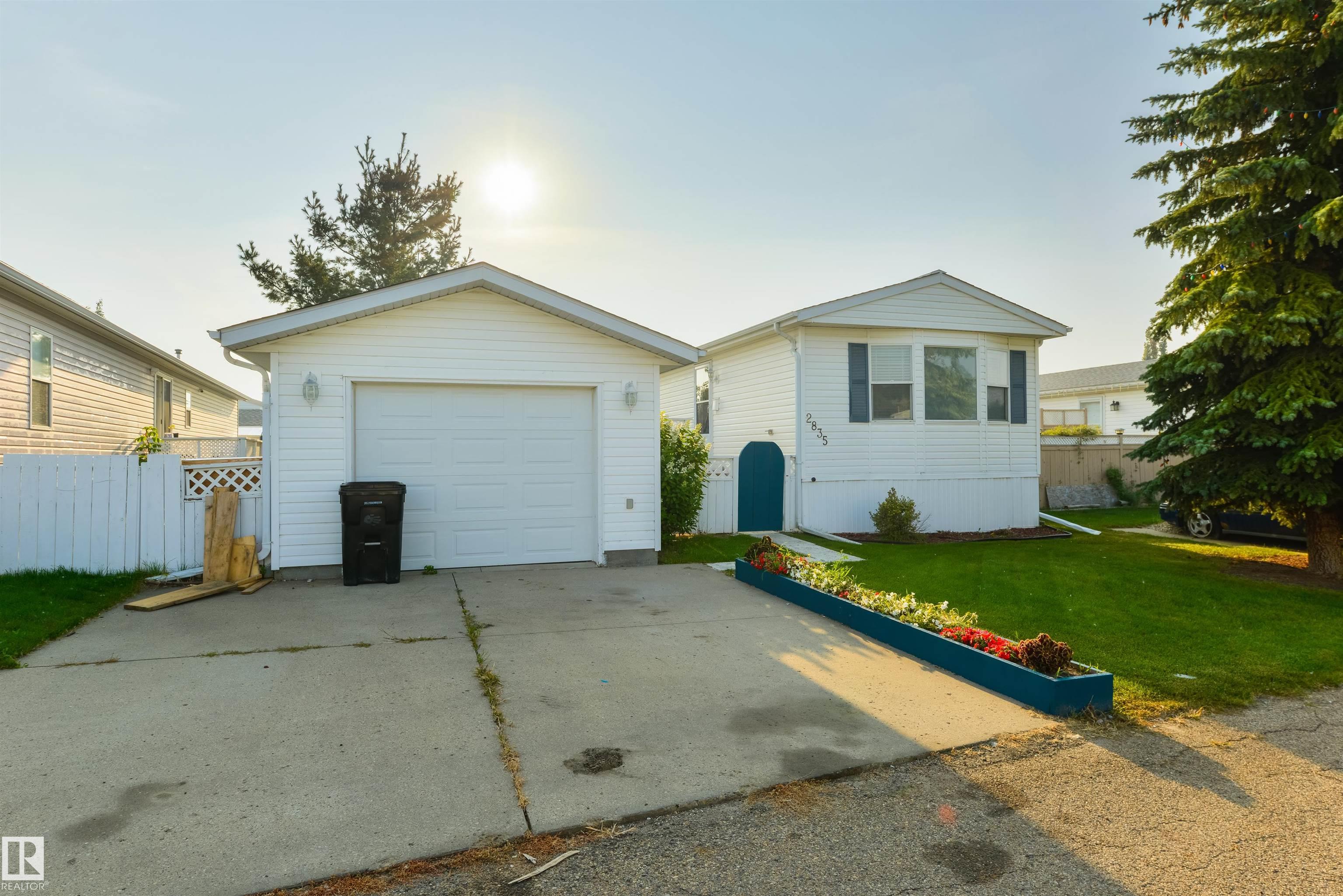 2835 Lakeside Cl Close NW, Edmonton, AB T5S 1T7
