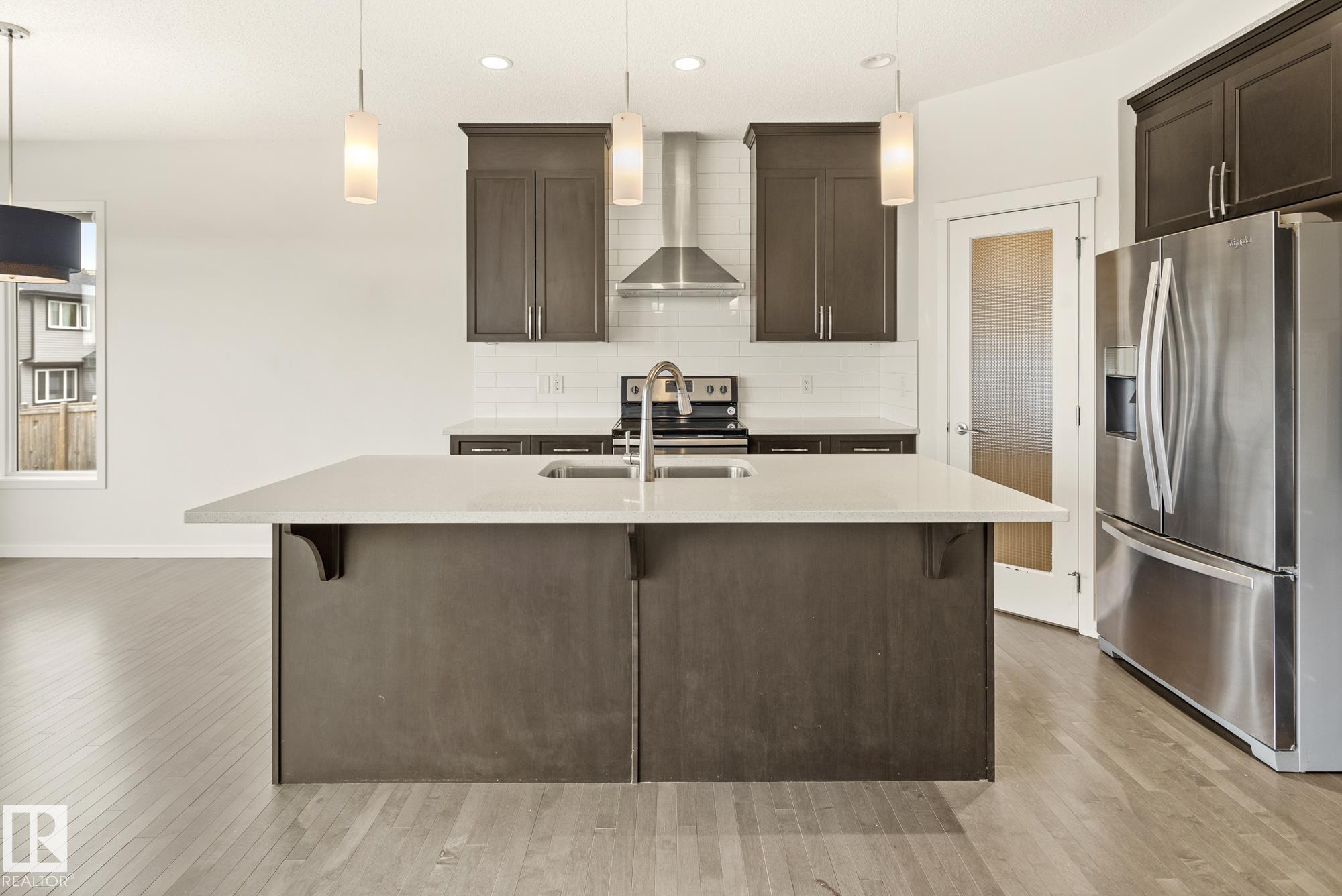 22 Av Sw Unit 5404 Ave, Edmonton, AB T6X 2H8