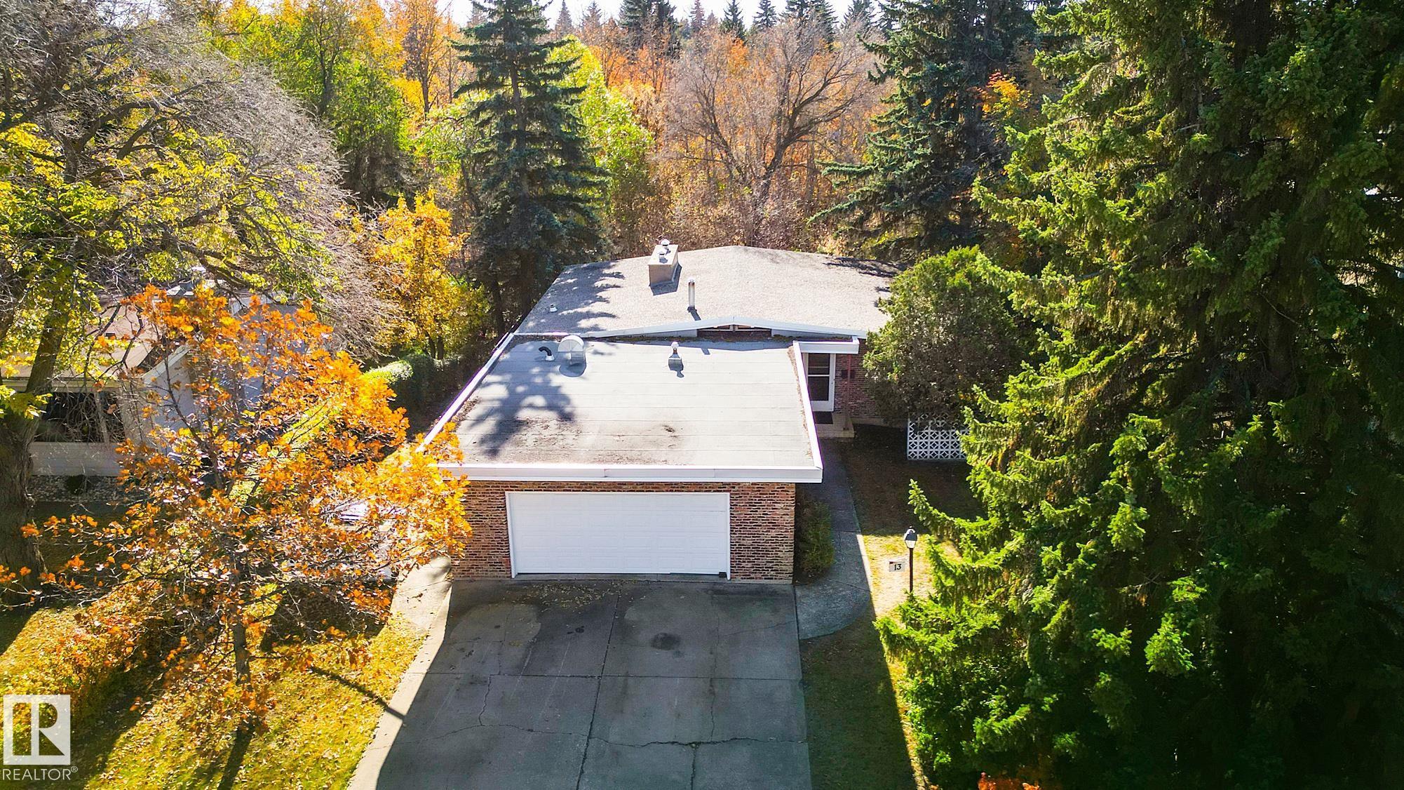 13 Valleyview Cr Cres NW, Edmonton, AB T5R 5S5