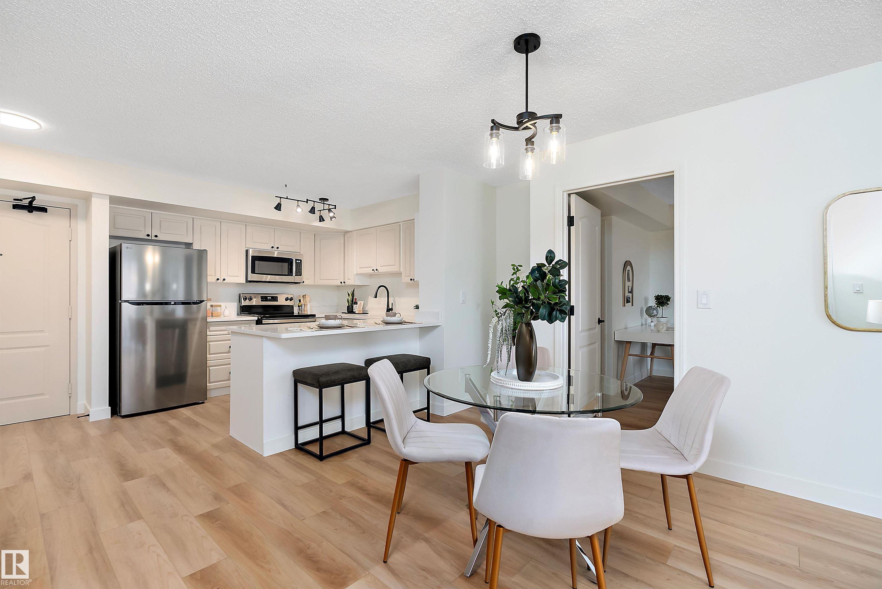 103 Av Nw Unit 10909 Ave, Edmonton, AB T5K 2W7