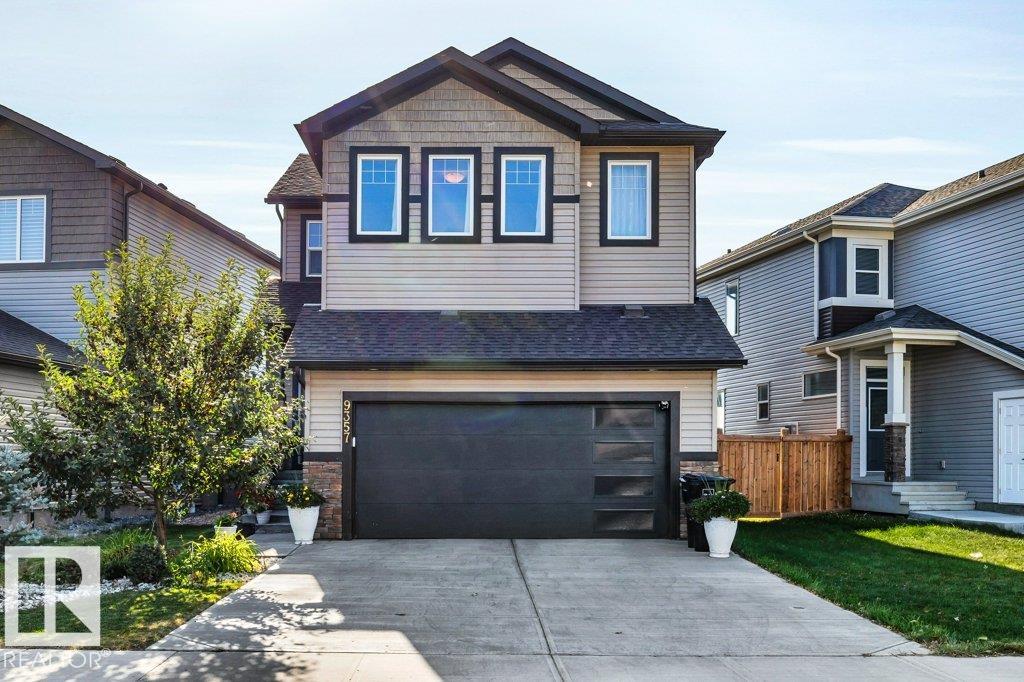 9357 Cooper Bend Bn SW, Edmonton, AB T6W 4A4