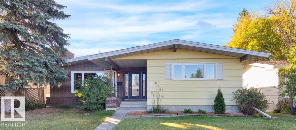 39 Av Nw Unit 11739 Ave, Edmonton, AB T6J 0M8