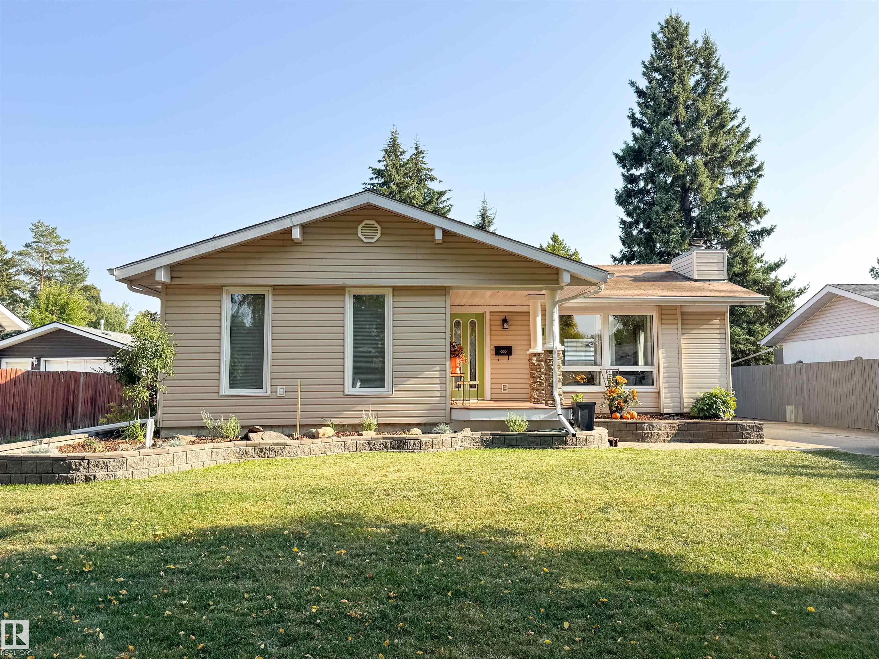 17 Longview Cr Cres, St. Albert, AB T8N 2W1